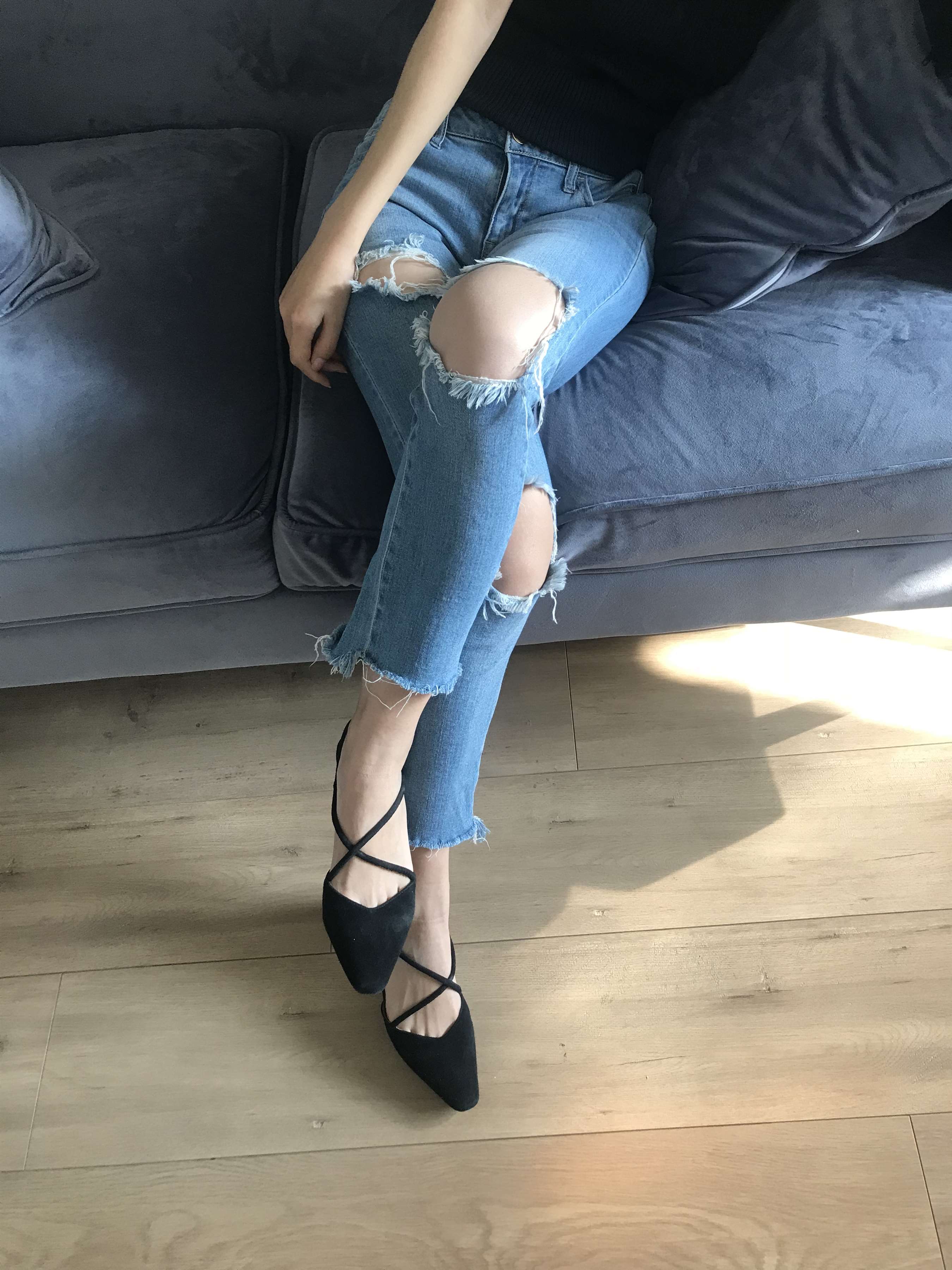 《脏脚踩鸡蛋》作品图