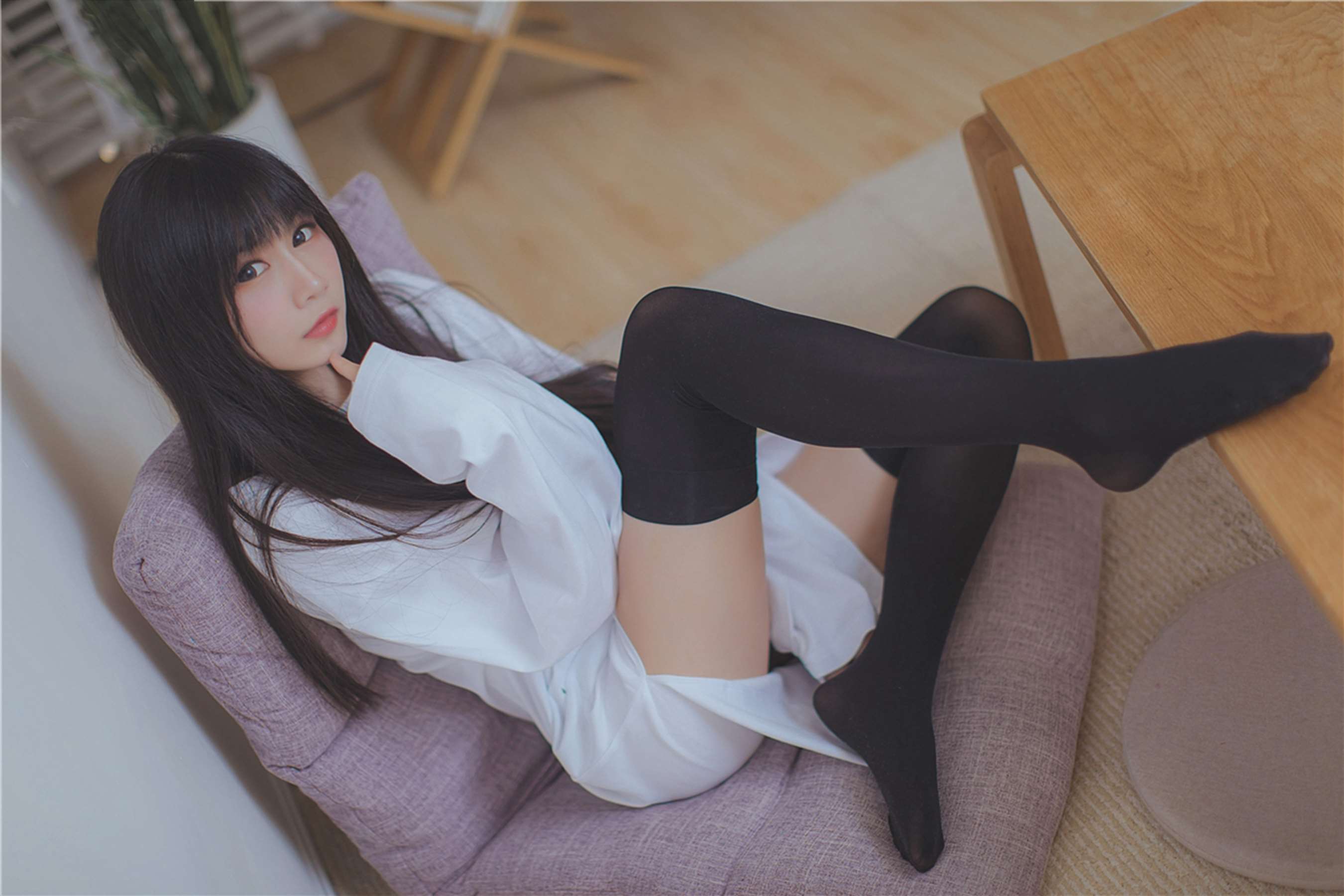 《清纯少女黑丝脚》作品图