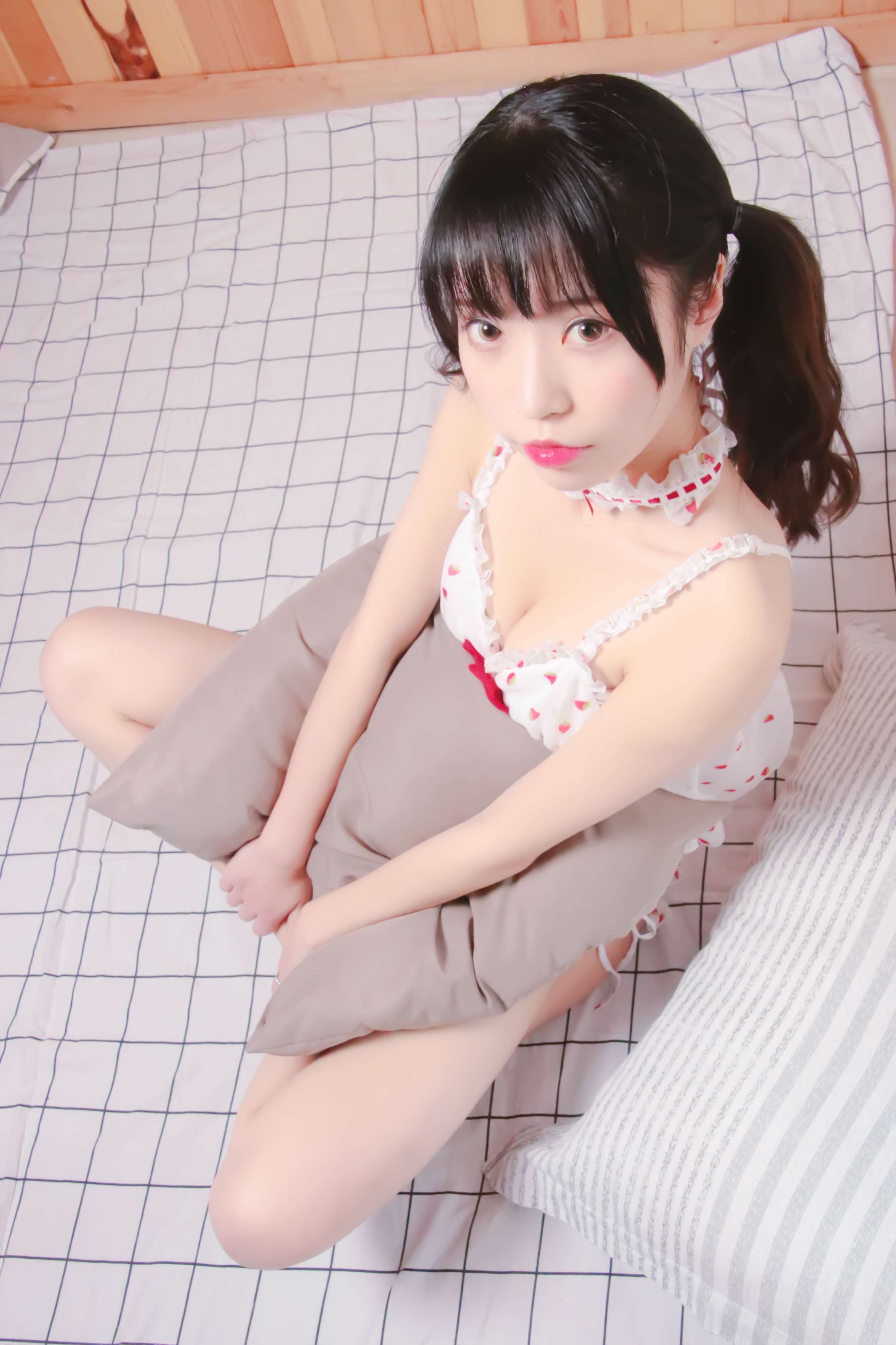 《小姐姐小草莓睡衣》作品图