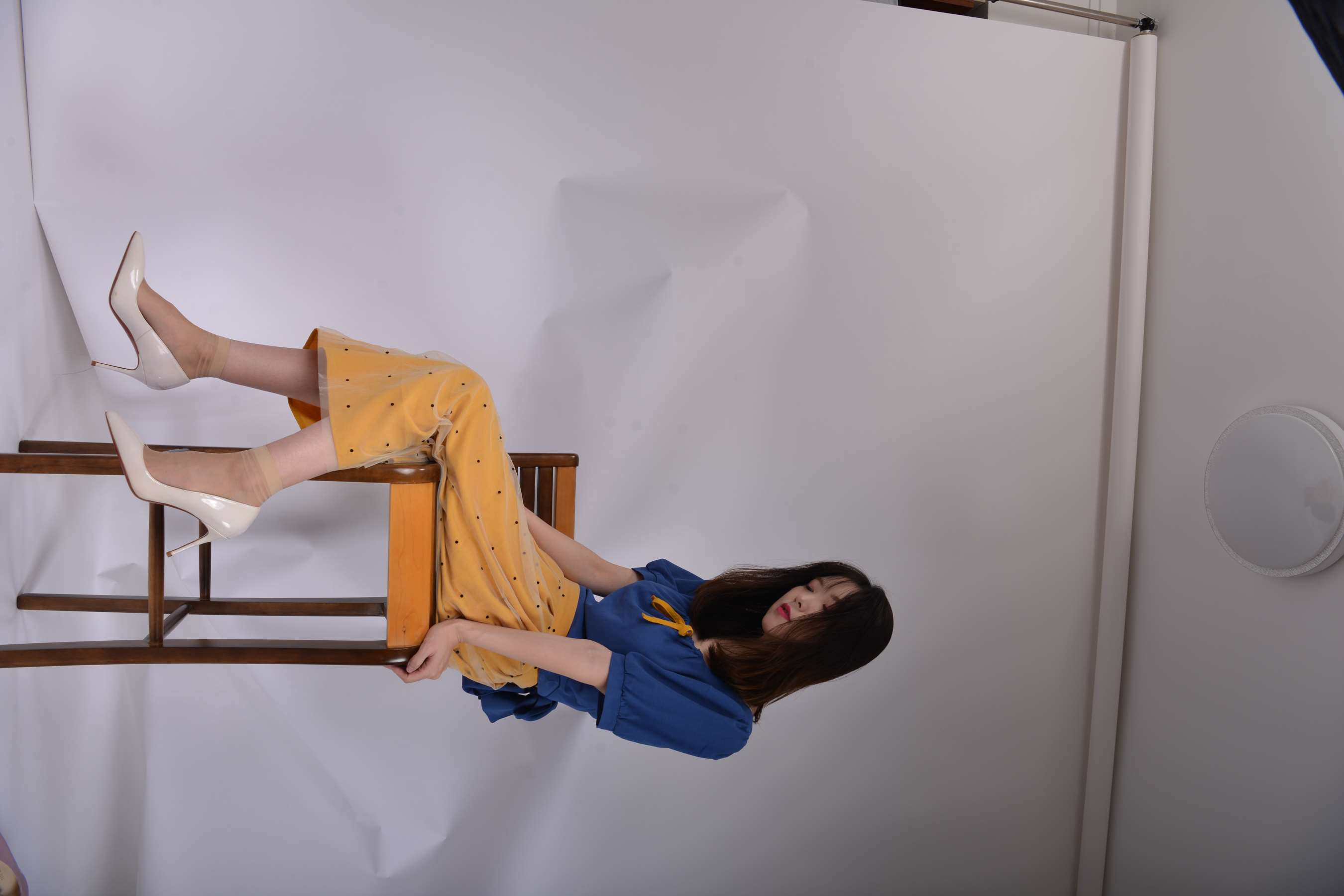 《纱裙の短丝脚丫》作品图