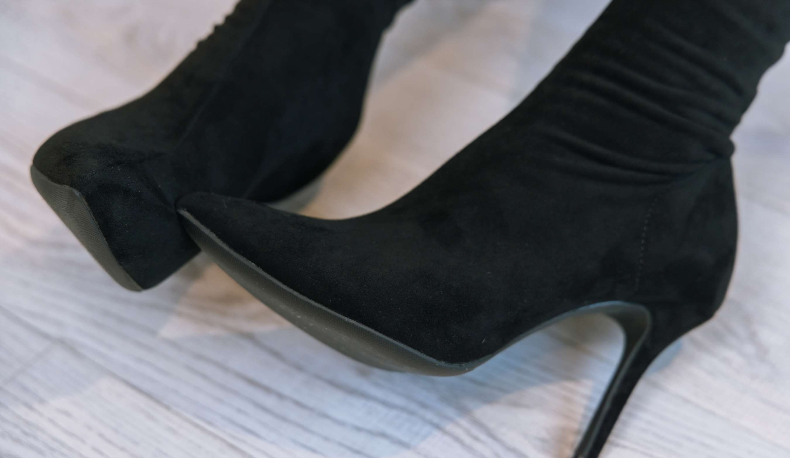 《小淳高跟长靴の白棉袜》作品图