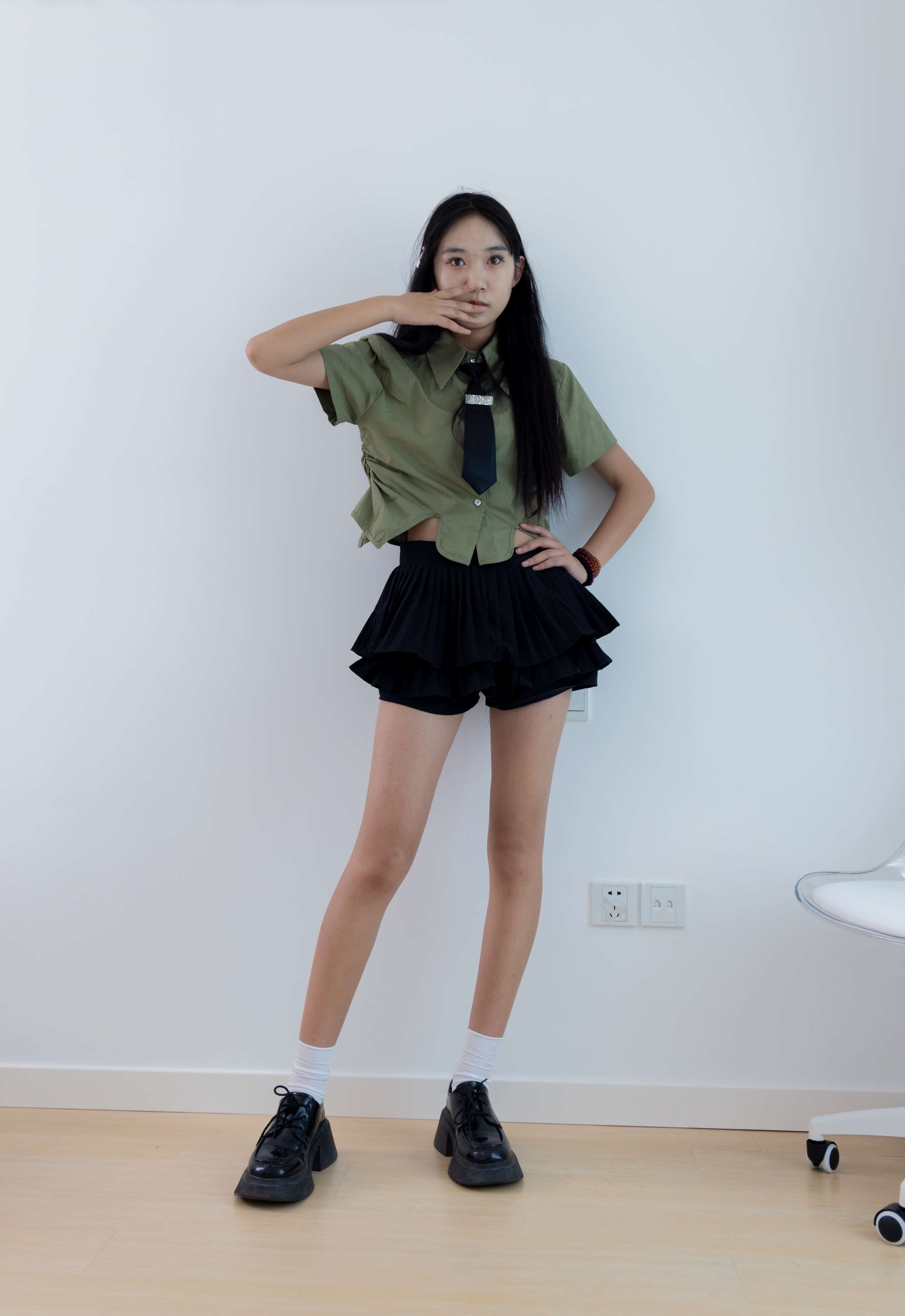 《登登皮鞋の白棉袜脚丫》作品图