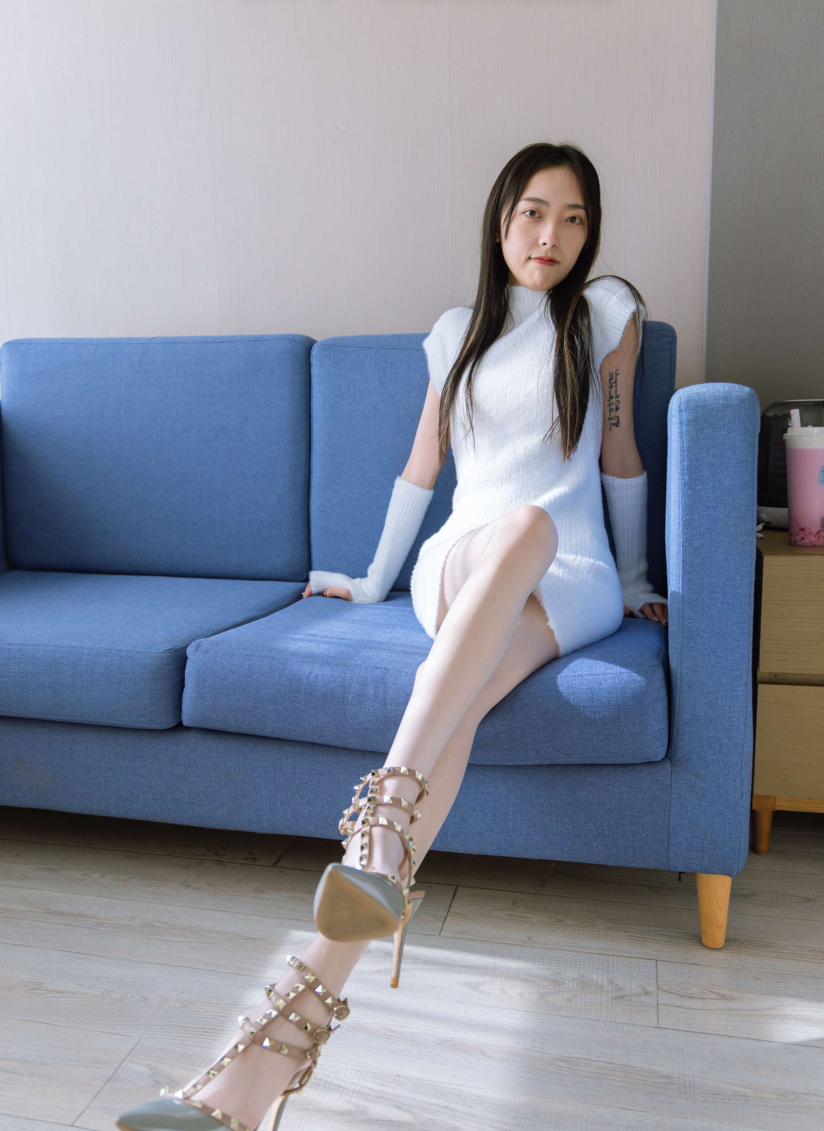 《稚予-高跟鞋、板鞋、白丝、肉丝、白棉袜》作品图