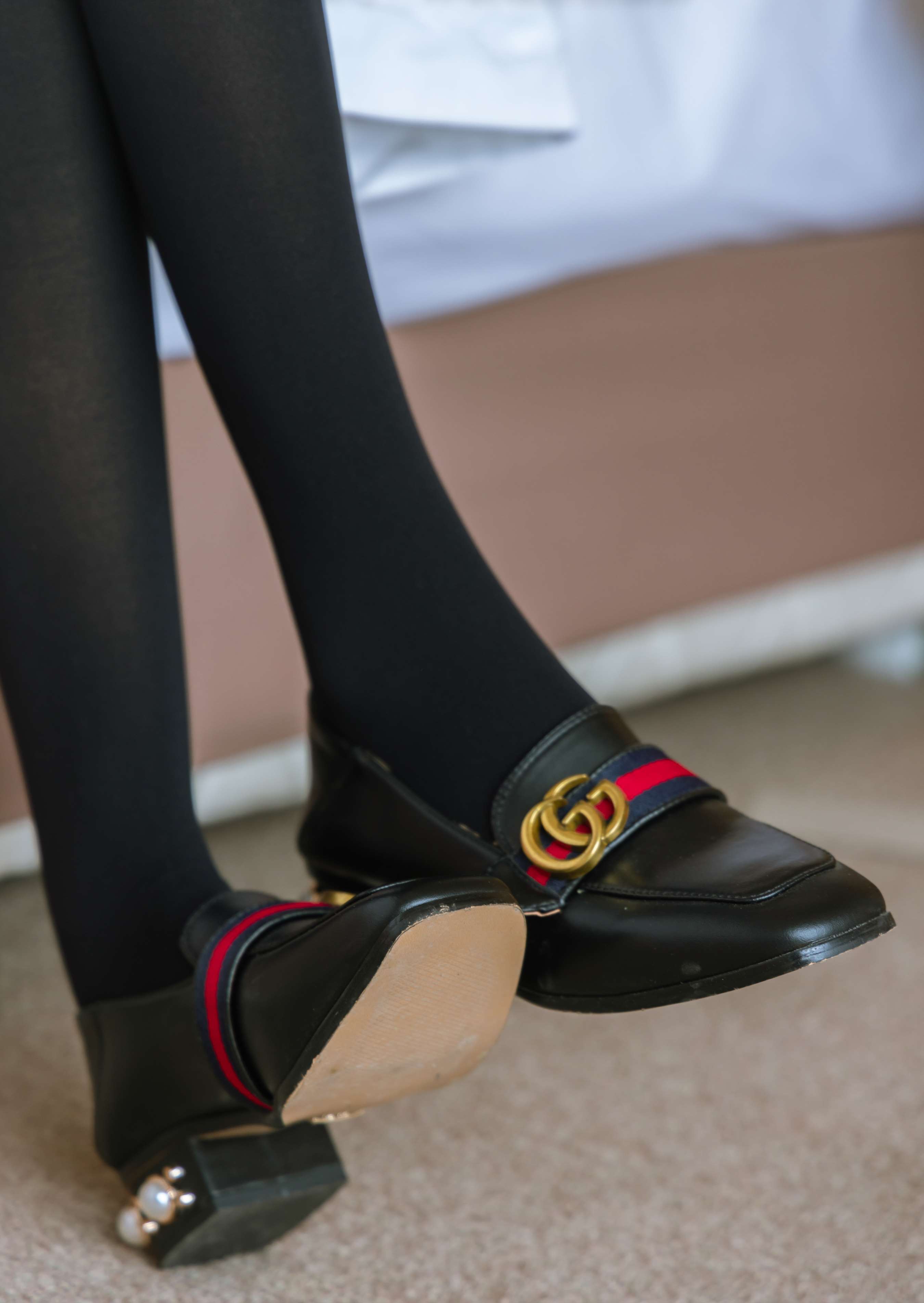 《小甜豆-jk制服皮鞋の厚黑丝脚丫》作品图