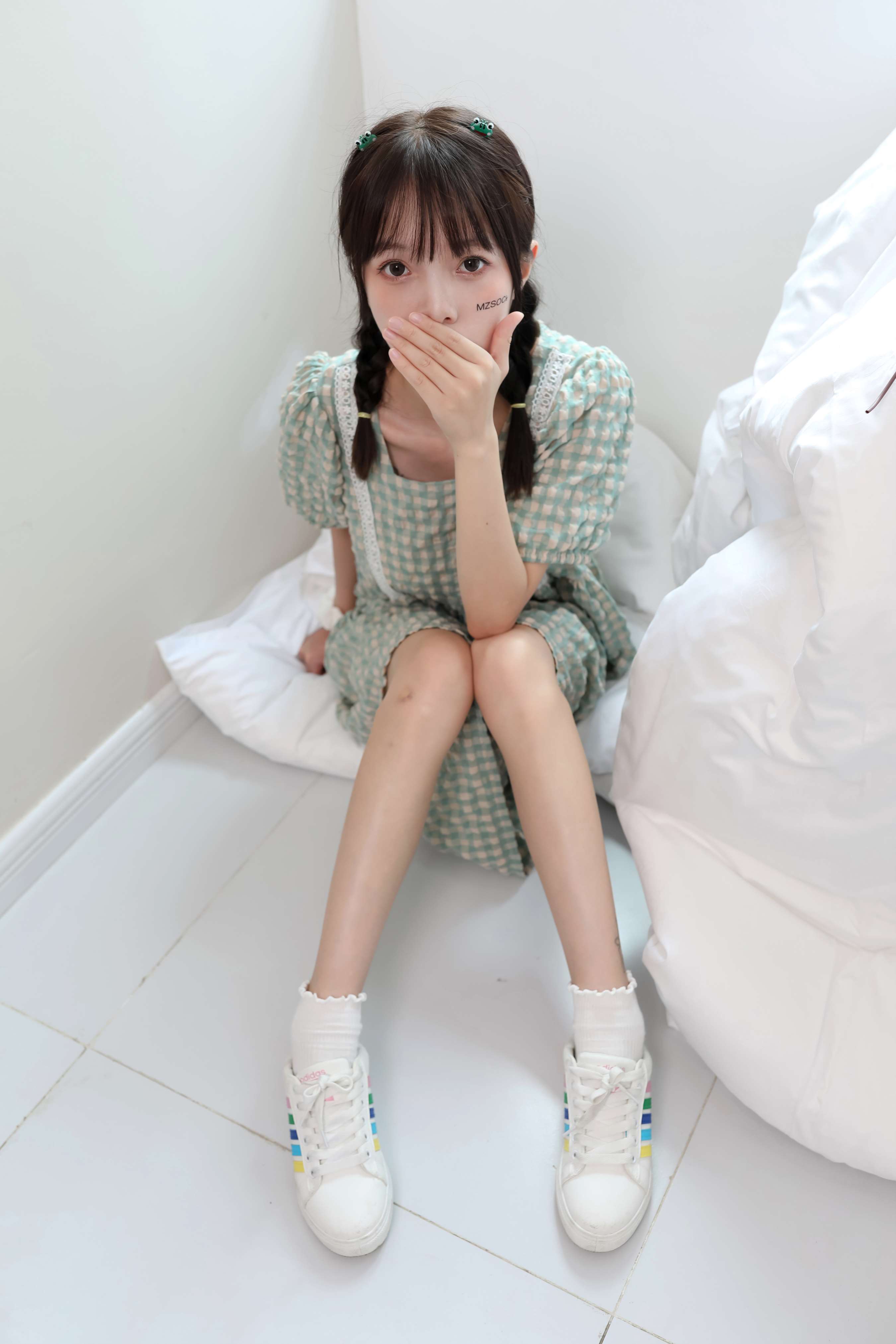 《樱子格子群の棉袜嫩足》作品图