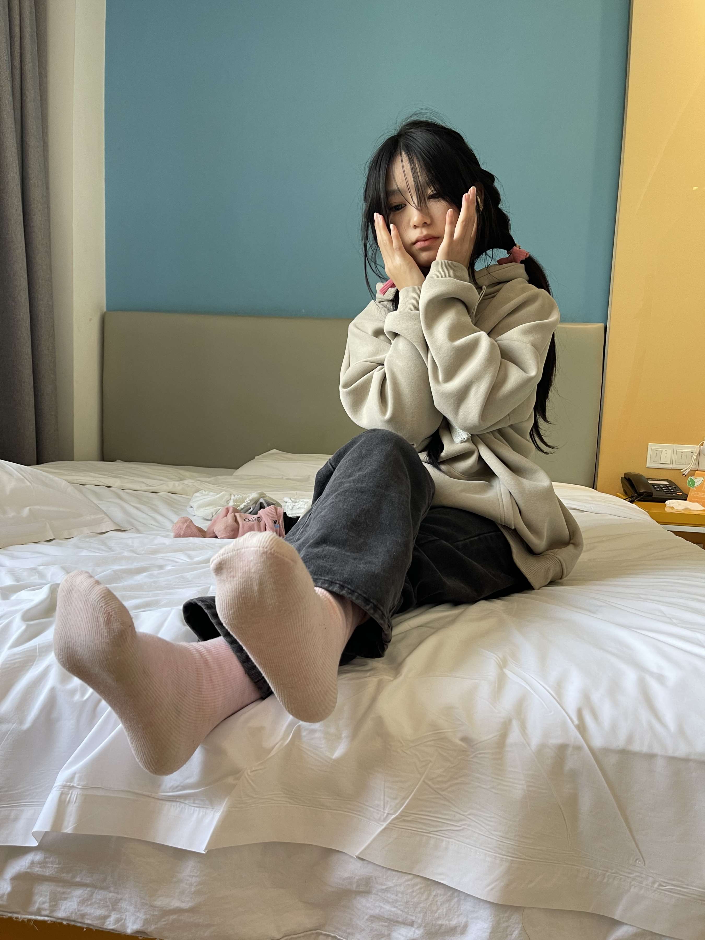 《少女棉袜脚丫》作品图