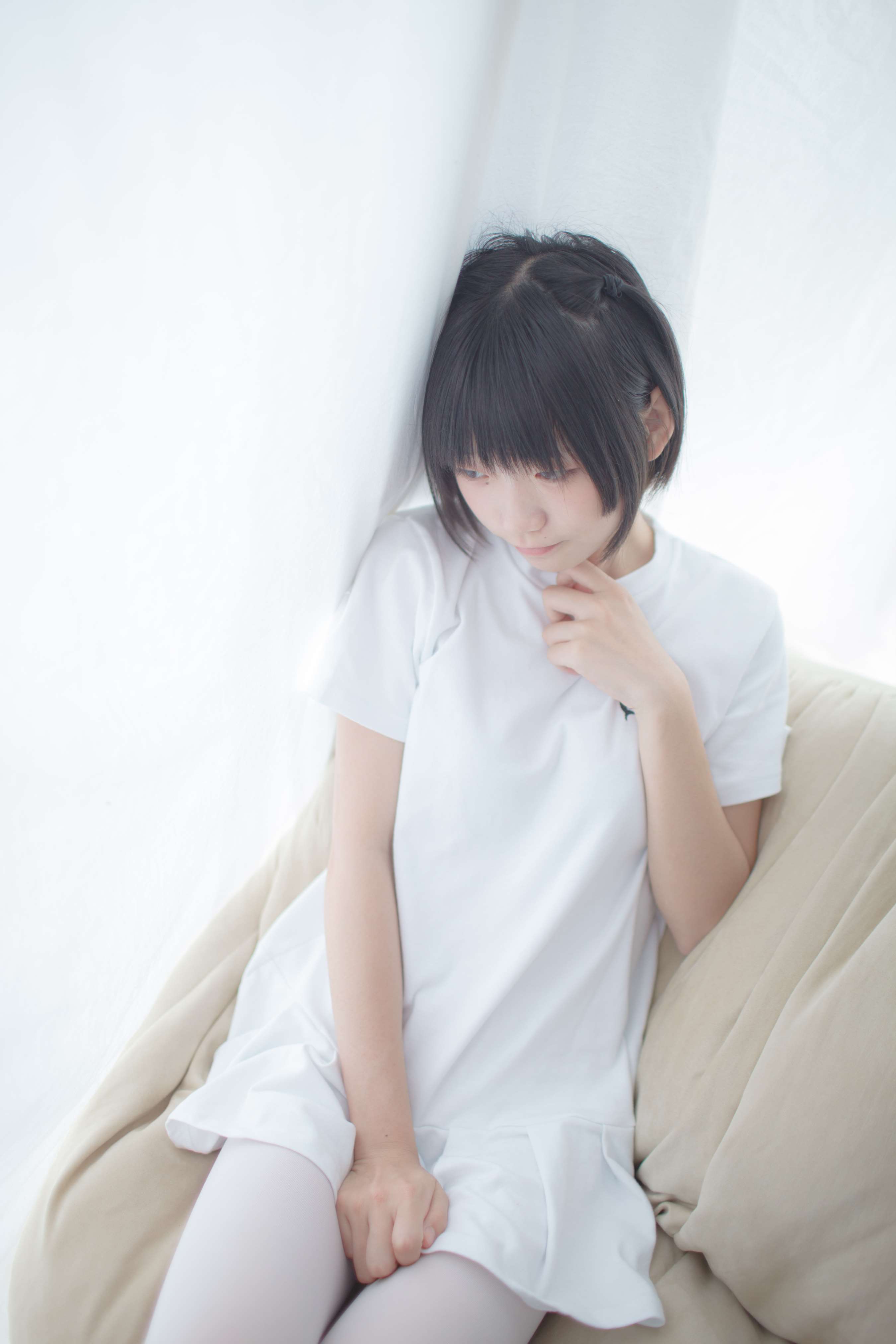 《T恤の白丝脚》作品图