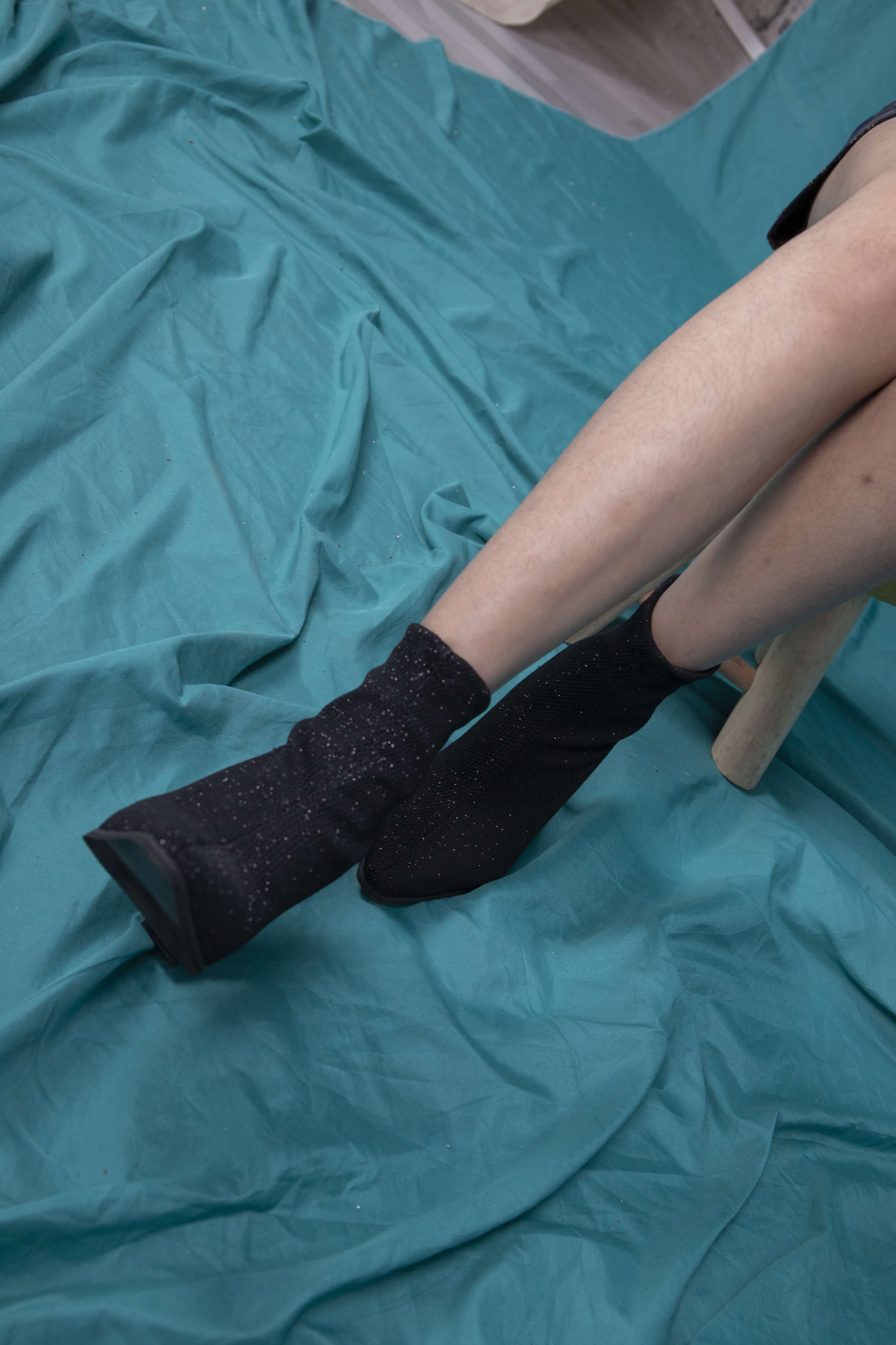 《小艺的凉鞋脚丫诱惑，脚丫白皙漂亮！》作品图