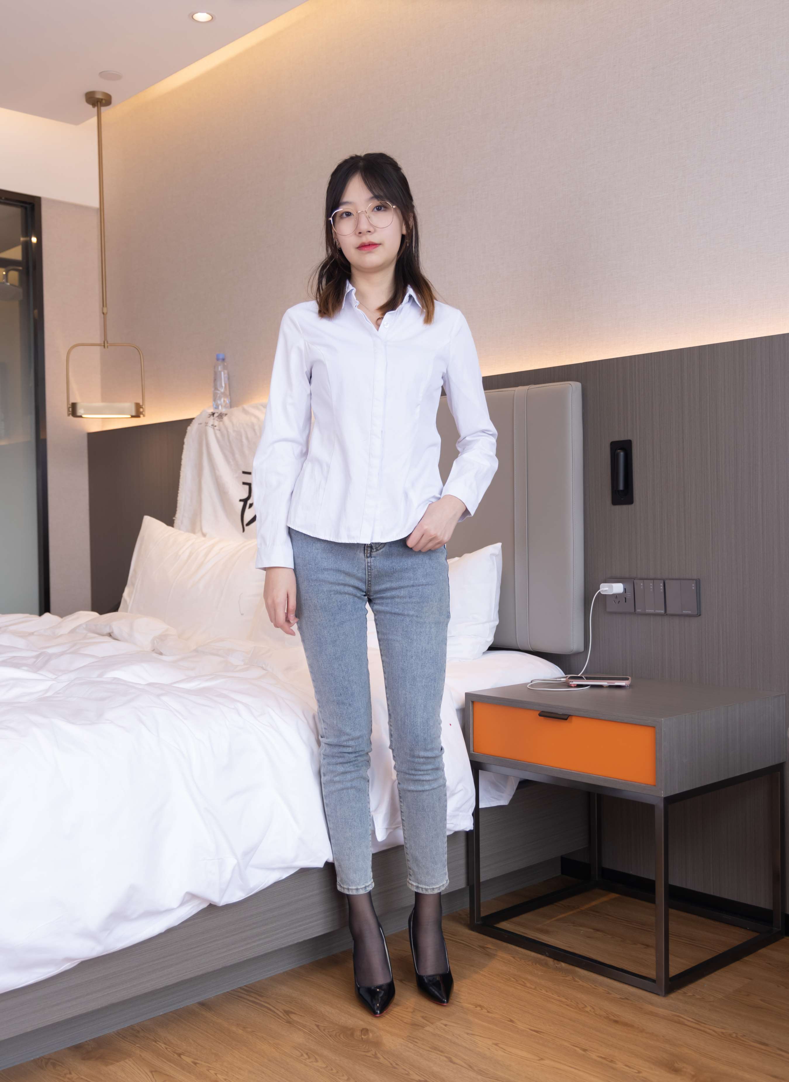 《小甜豆-高跟鞋、黑丝、裤里丝》作品图