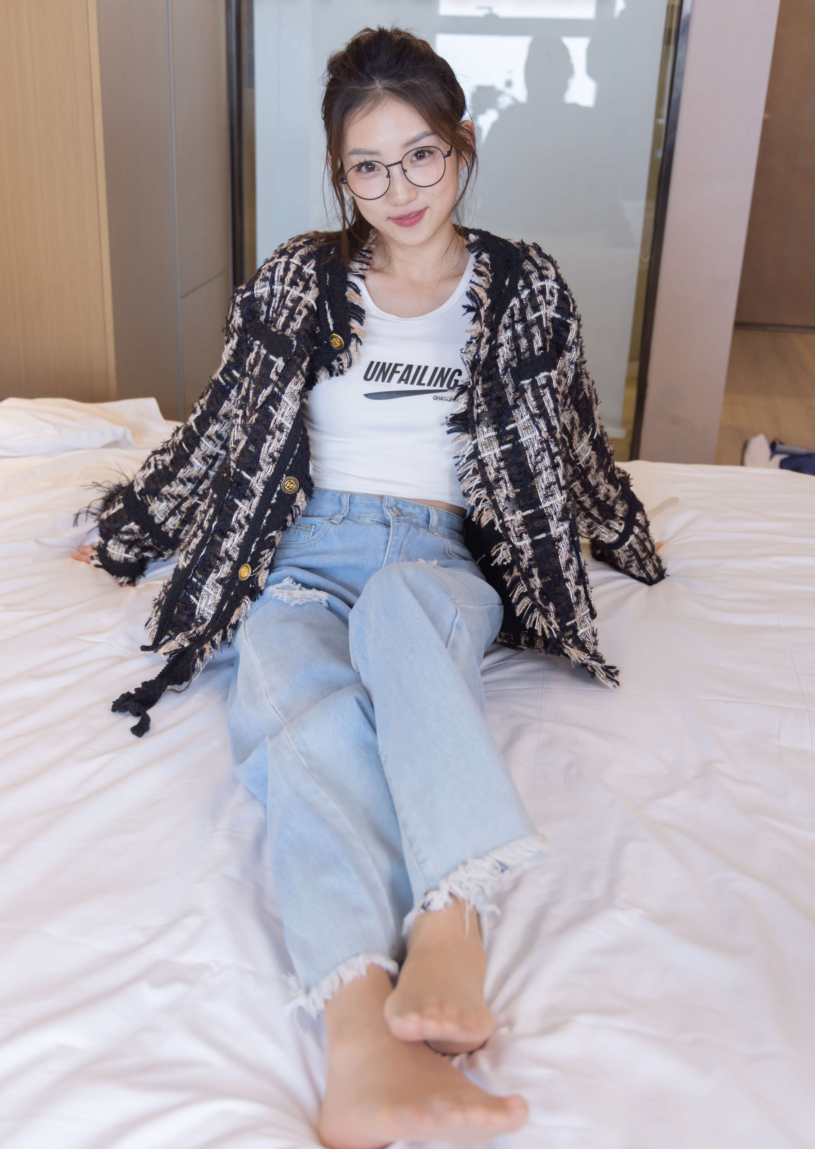 《小沫-高跟鞋、皮鞋、肉丝、裸足》作品图