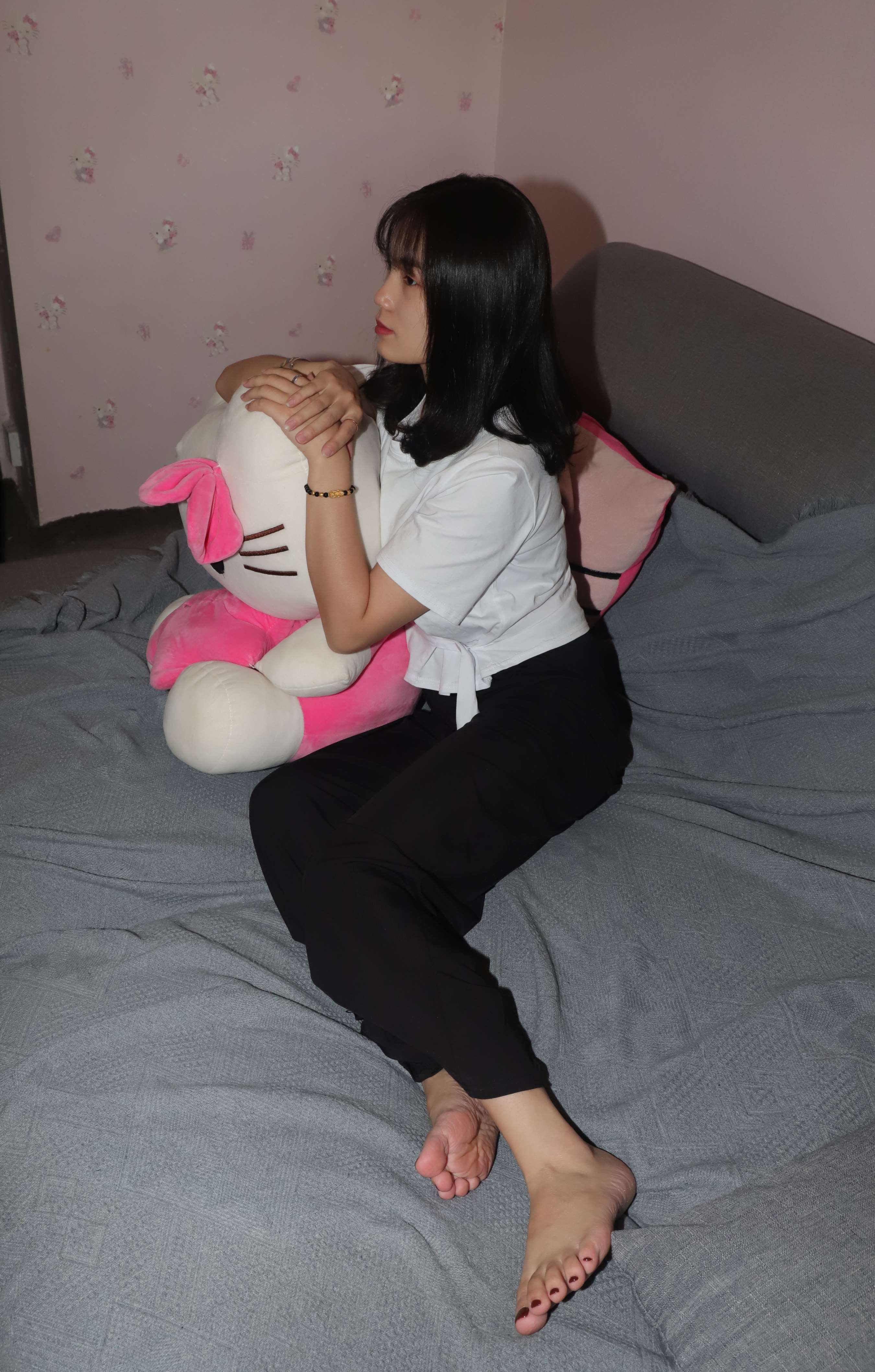 《美女彩铃的脚看着是否会流口水？》作品图