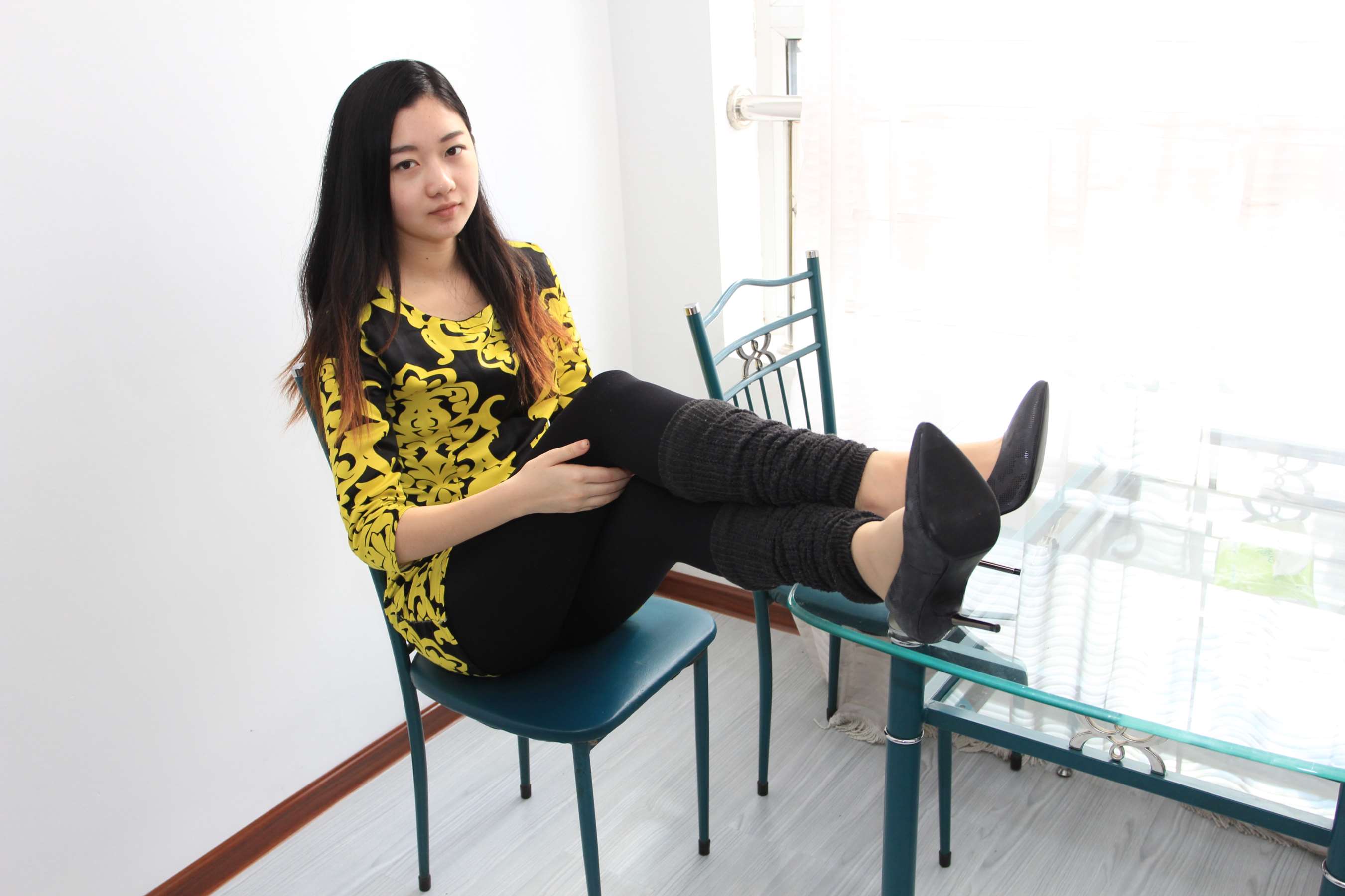 《师妹桌子上脱丝足》作品图