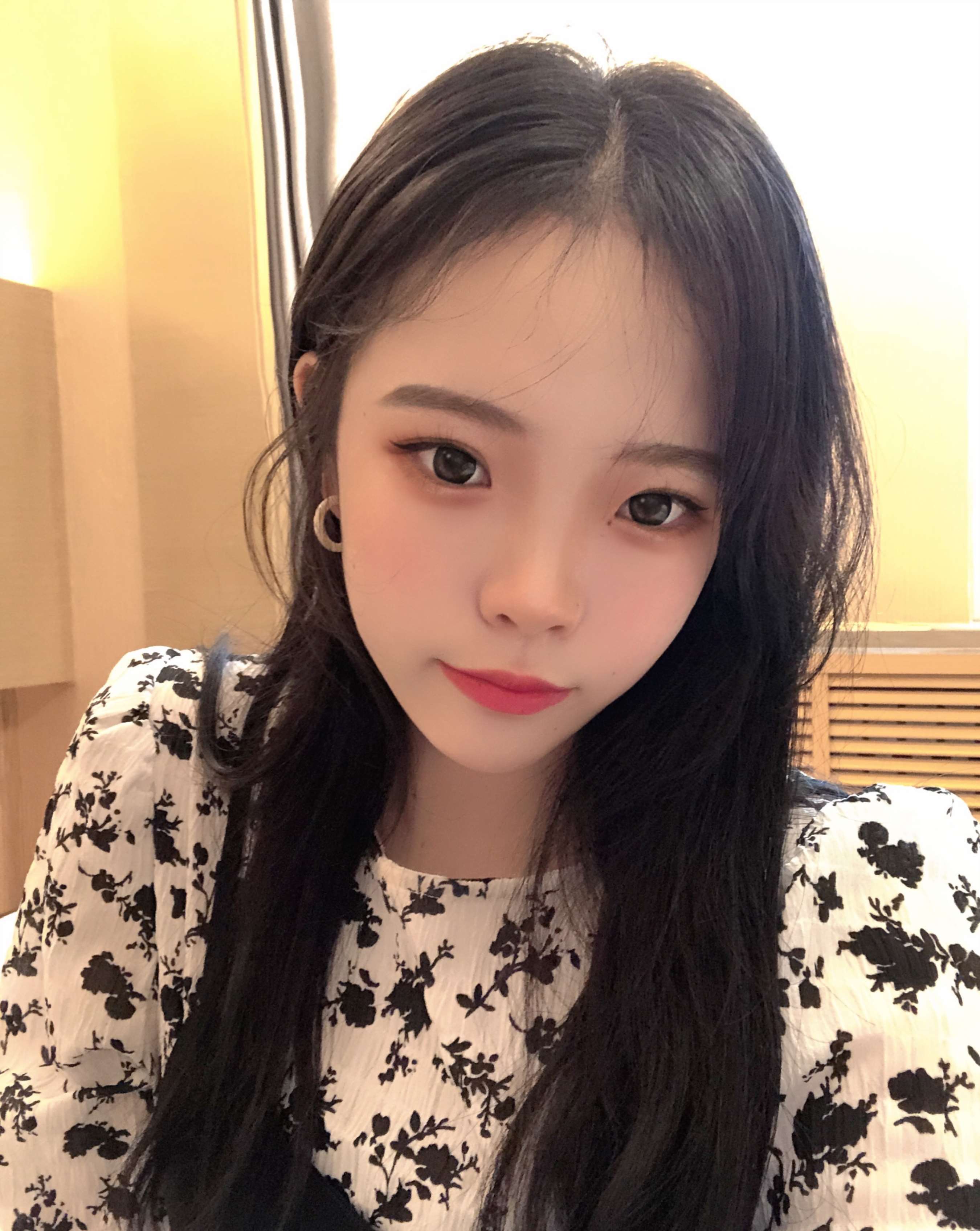 《粉色AJ女孩肉丝袜脚丫》作品图