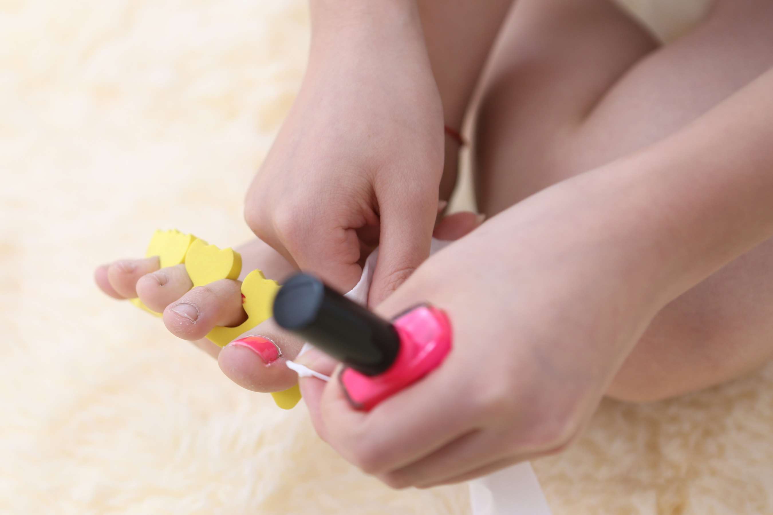 《XiaXia嫩足涂指甲油》作品图