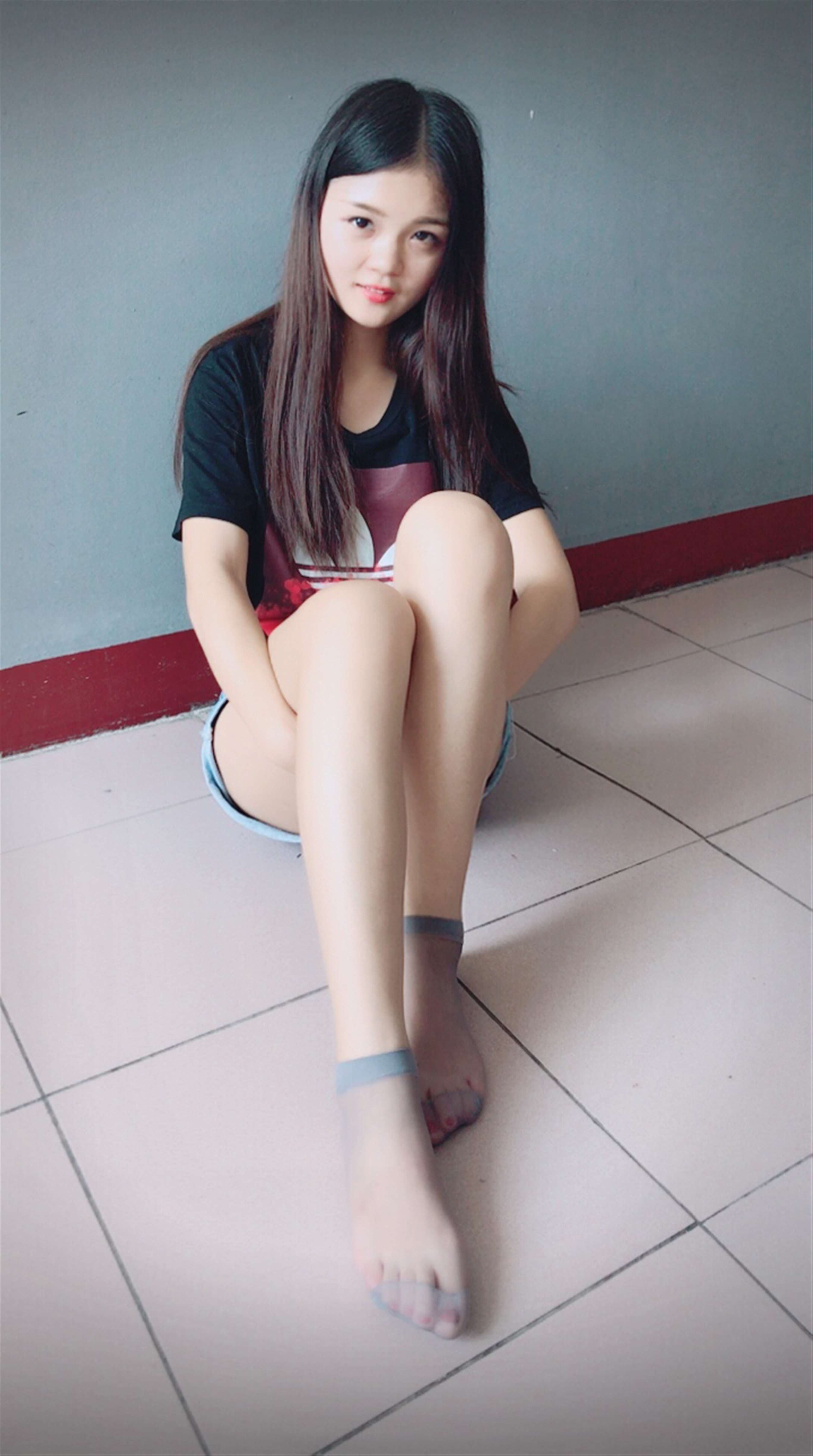 《李欢的短丝脚丫》作品图