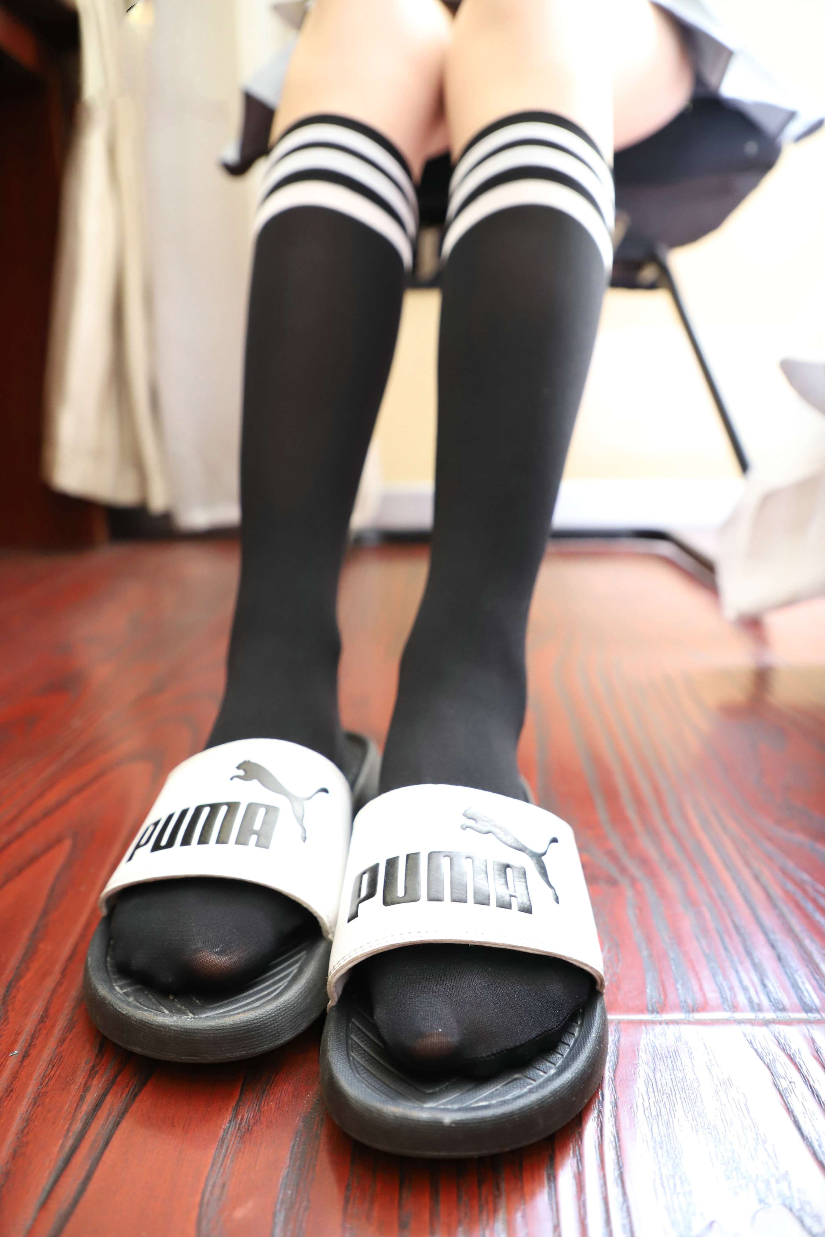 《小姐姐旅馆の棉袜》作品图