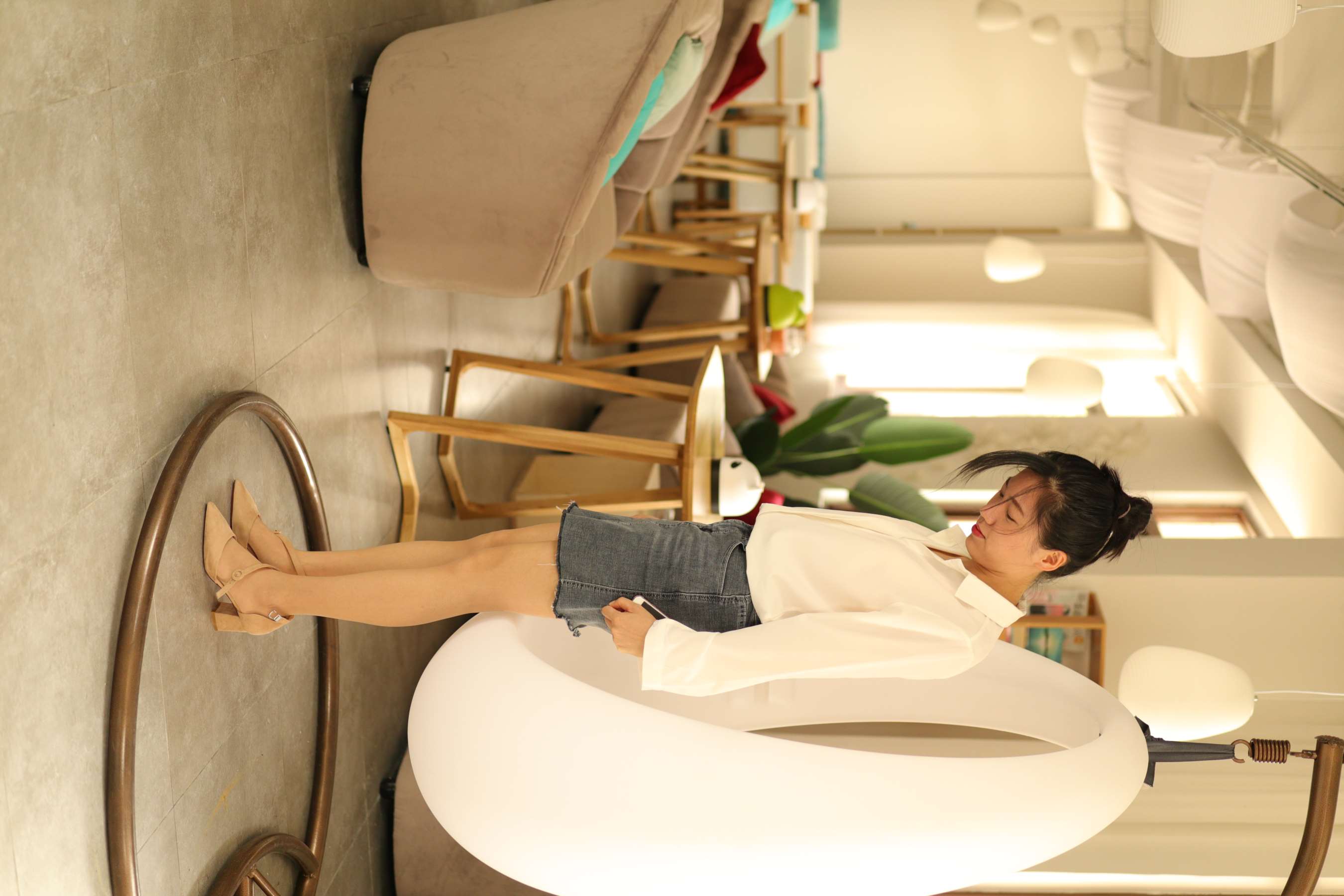 《学姐素颜极致肉丝下》作品图