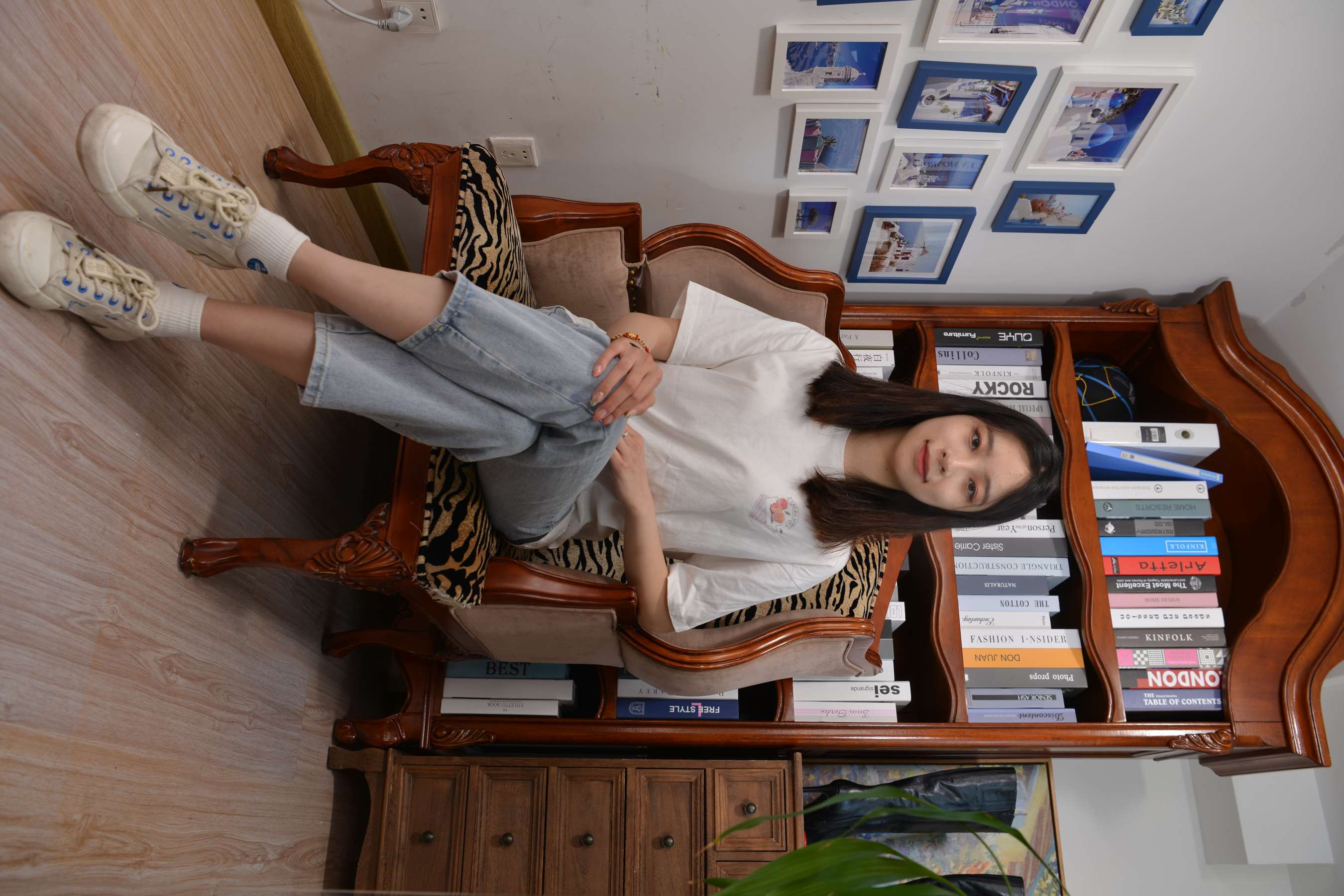 《小姐姐YIYI性感的40码大脚丫》作品图