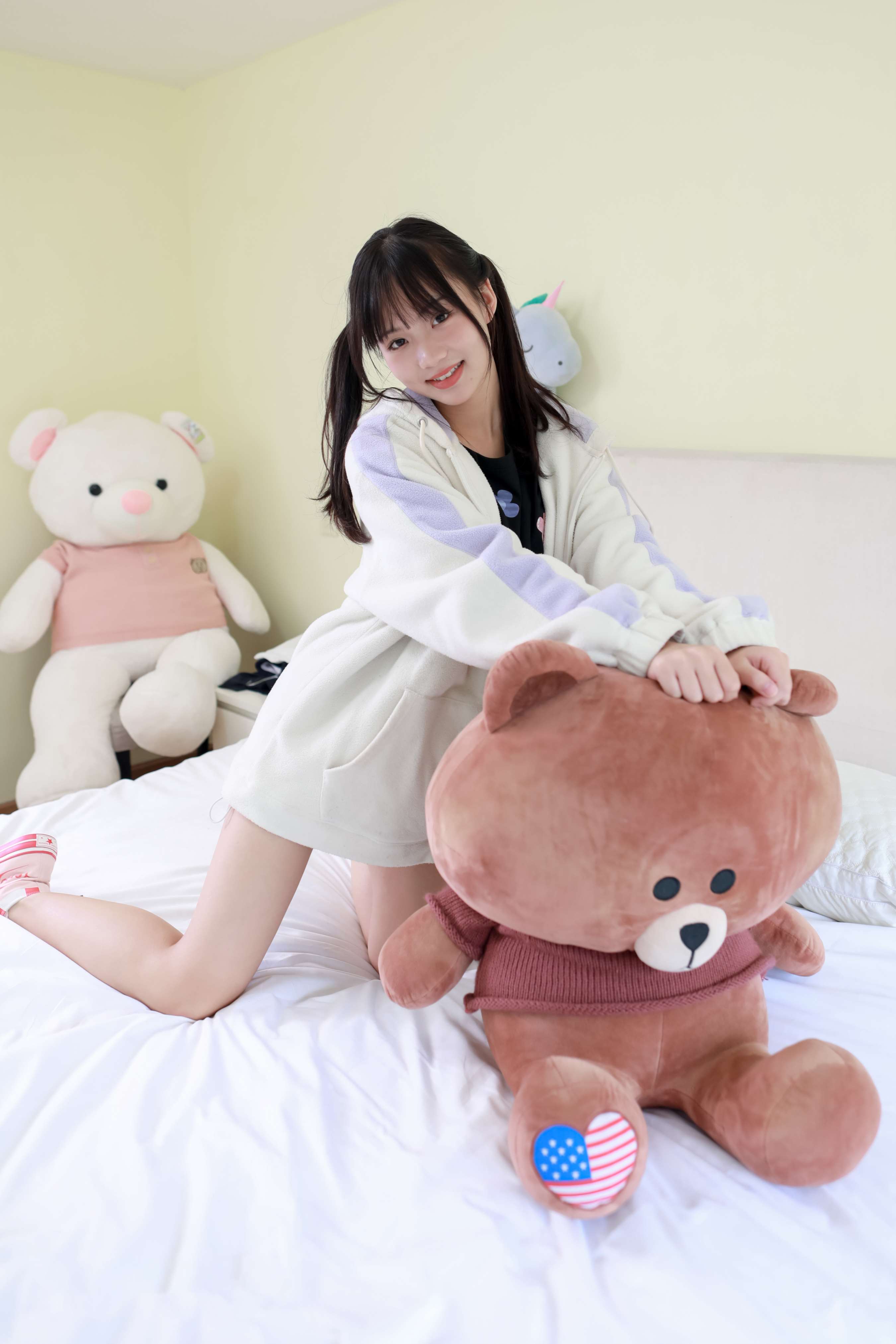 《小麦熊仔棉袜脚带脱袜图》作品图