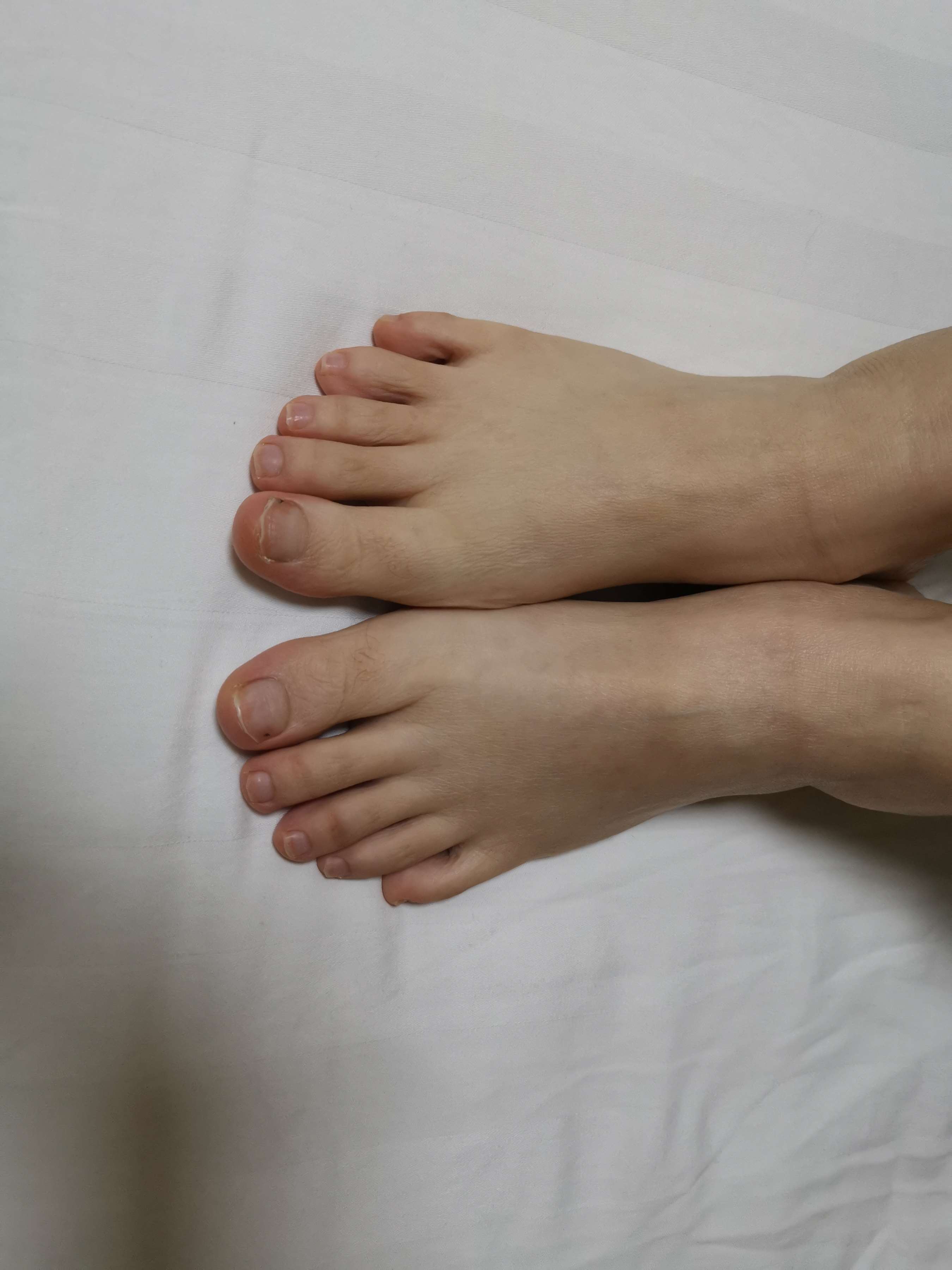 《少女的嫩足不露脸》作品图