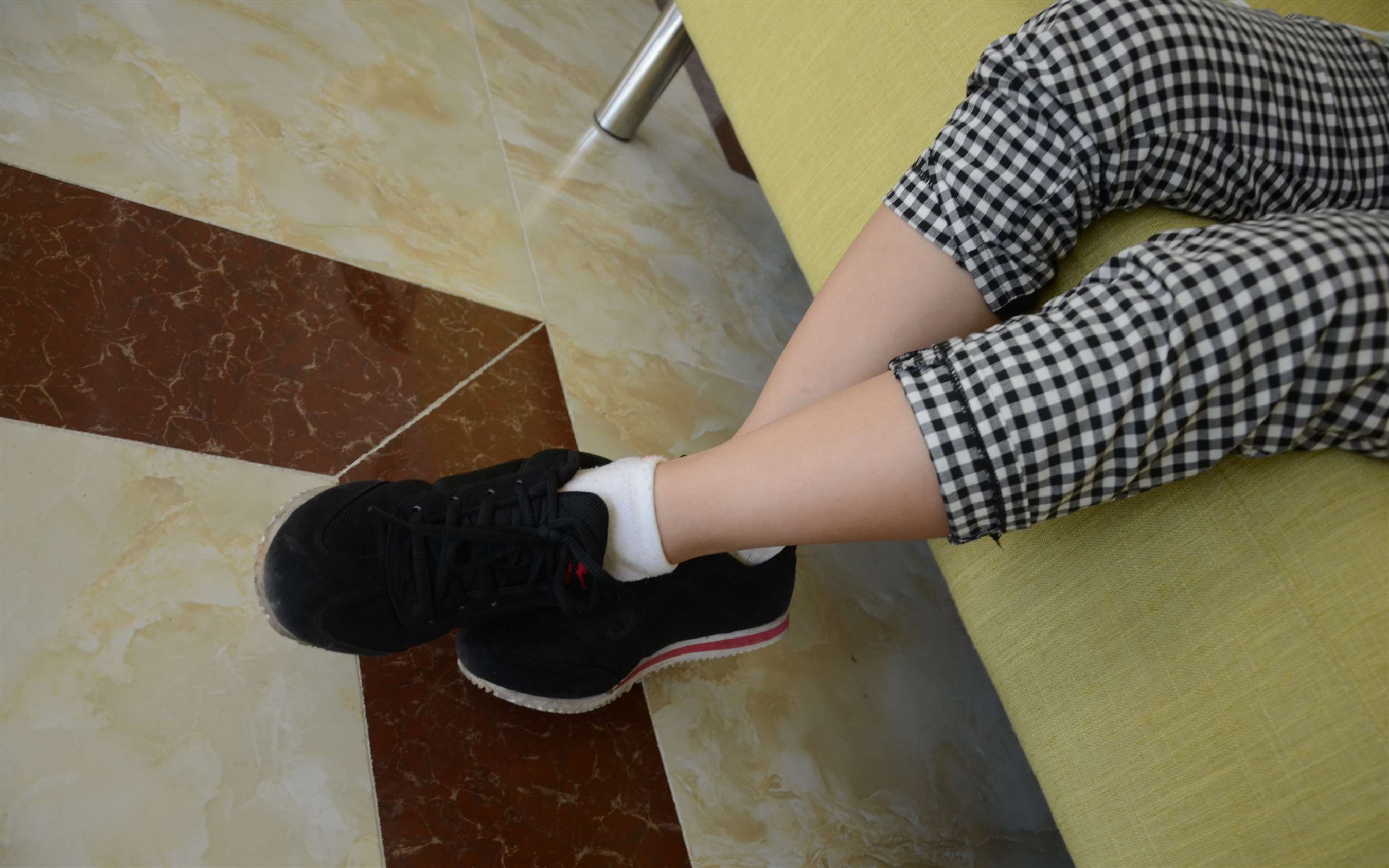 《眼镜学妹棉袜脚》作品图