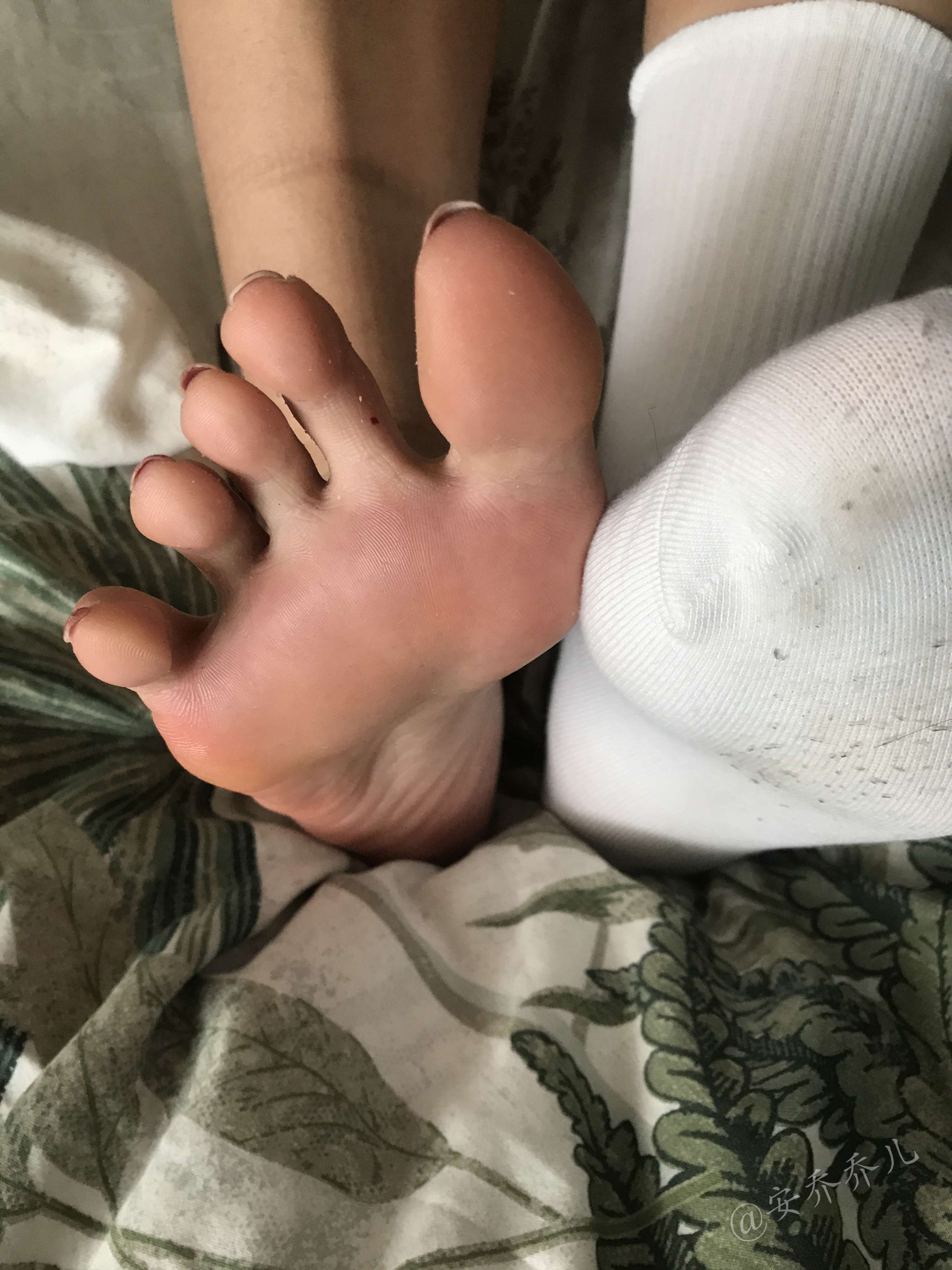 《健身房白袜》作品图