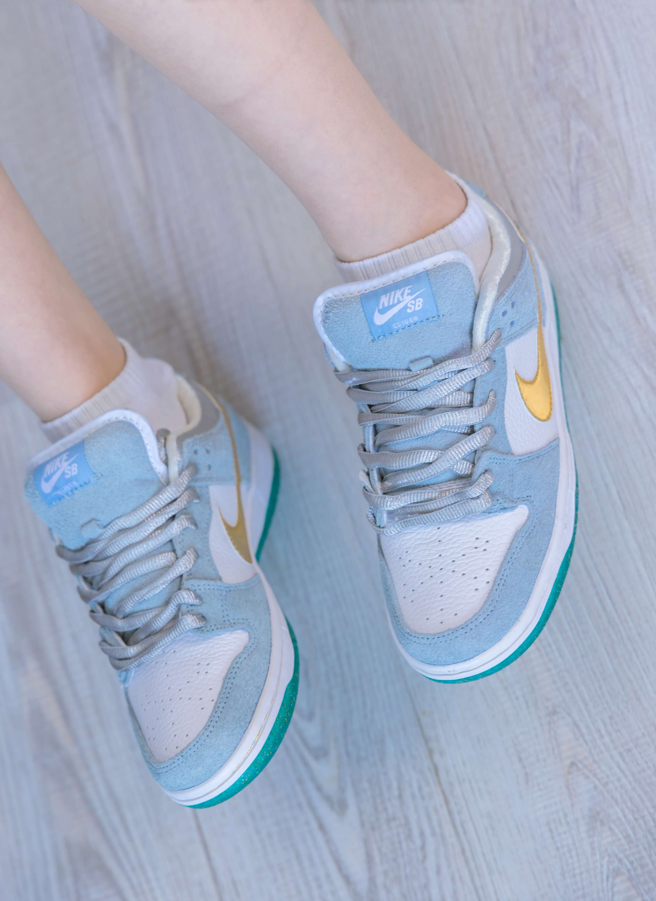 《小甜豆板鞋白棉袜の肉丝》作品图