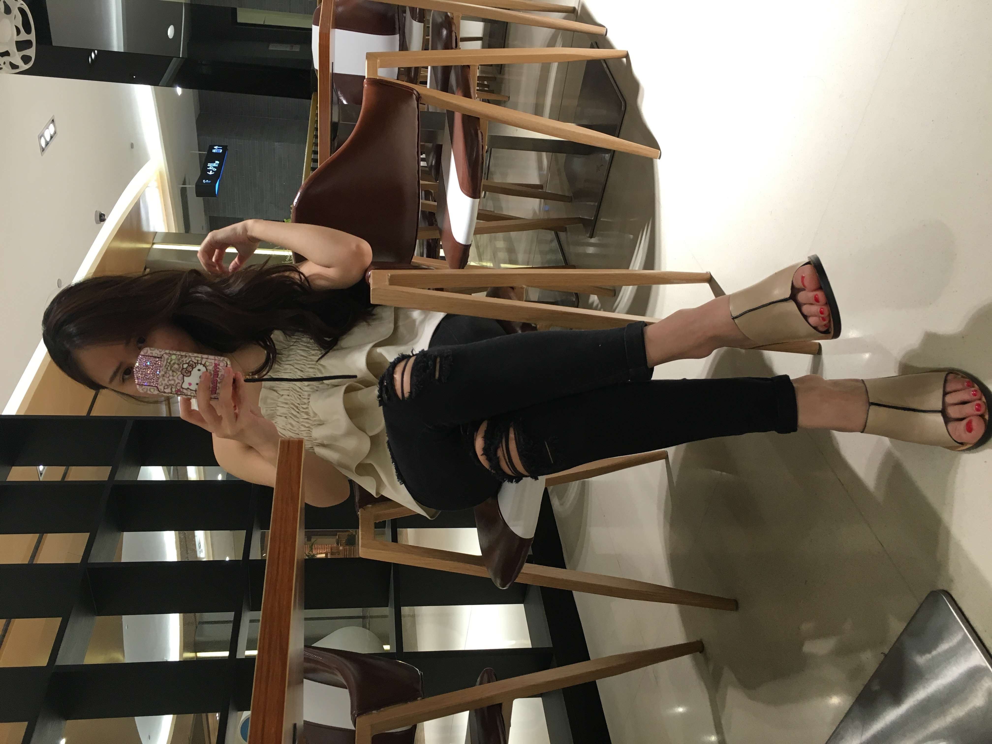 《【免费】爱自拍的小师妹》作品图