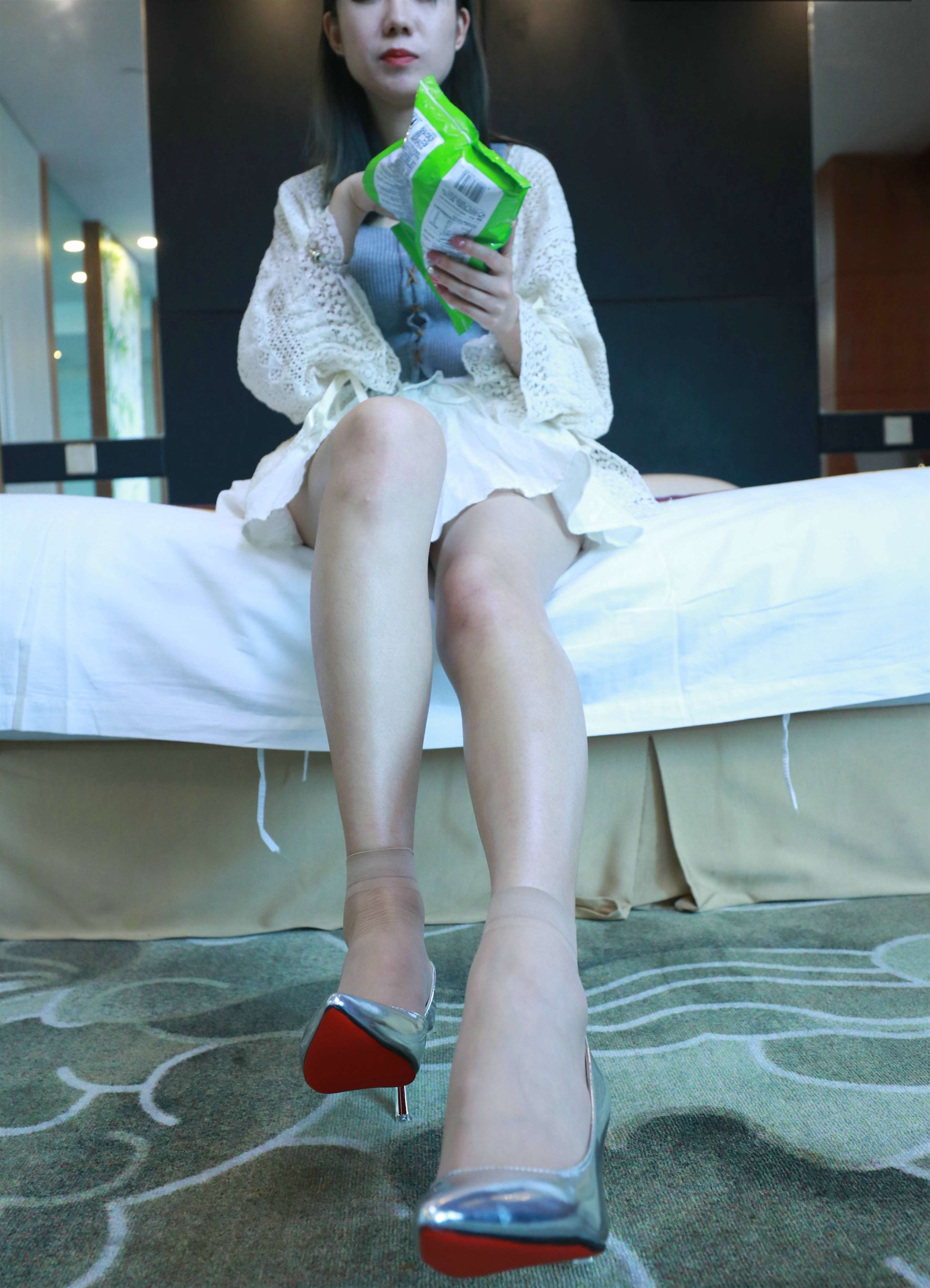 《高跟の脱短丝脚丫》作品图