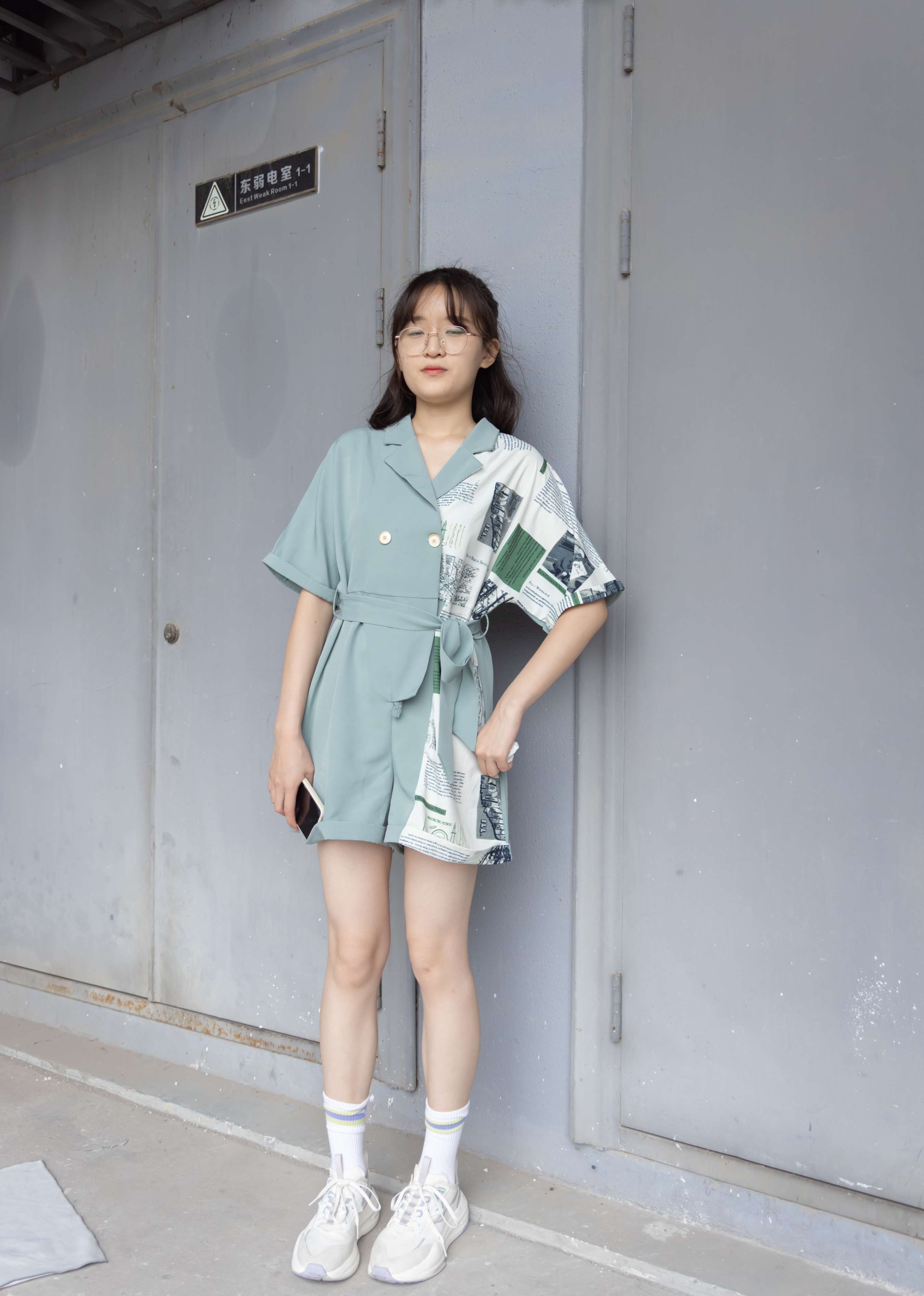 《熊熊师妹安踏运动鞋の白棉袜脚》作品图