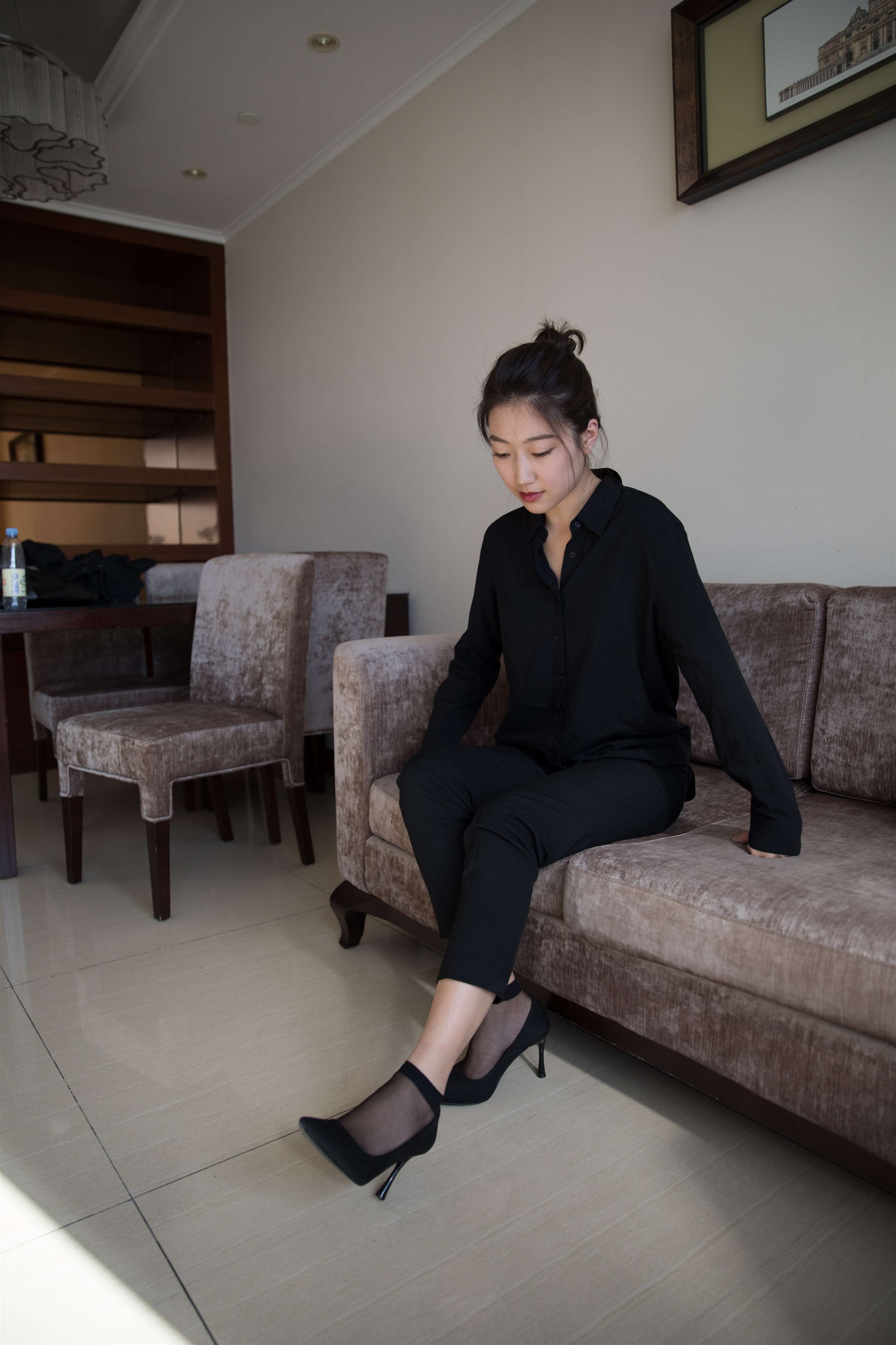 《黑色悠闲装の短丝脚》作品图