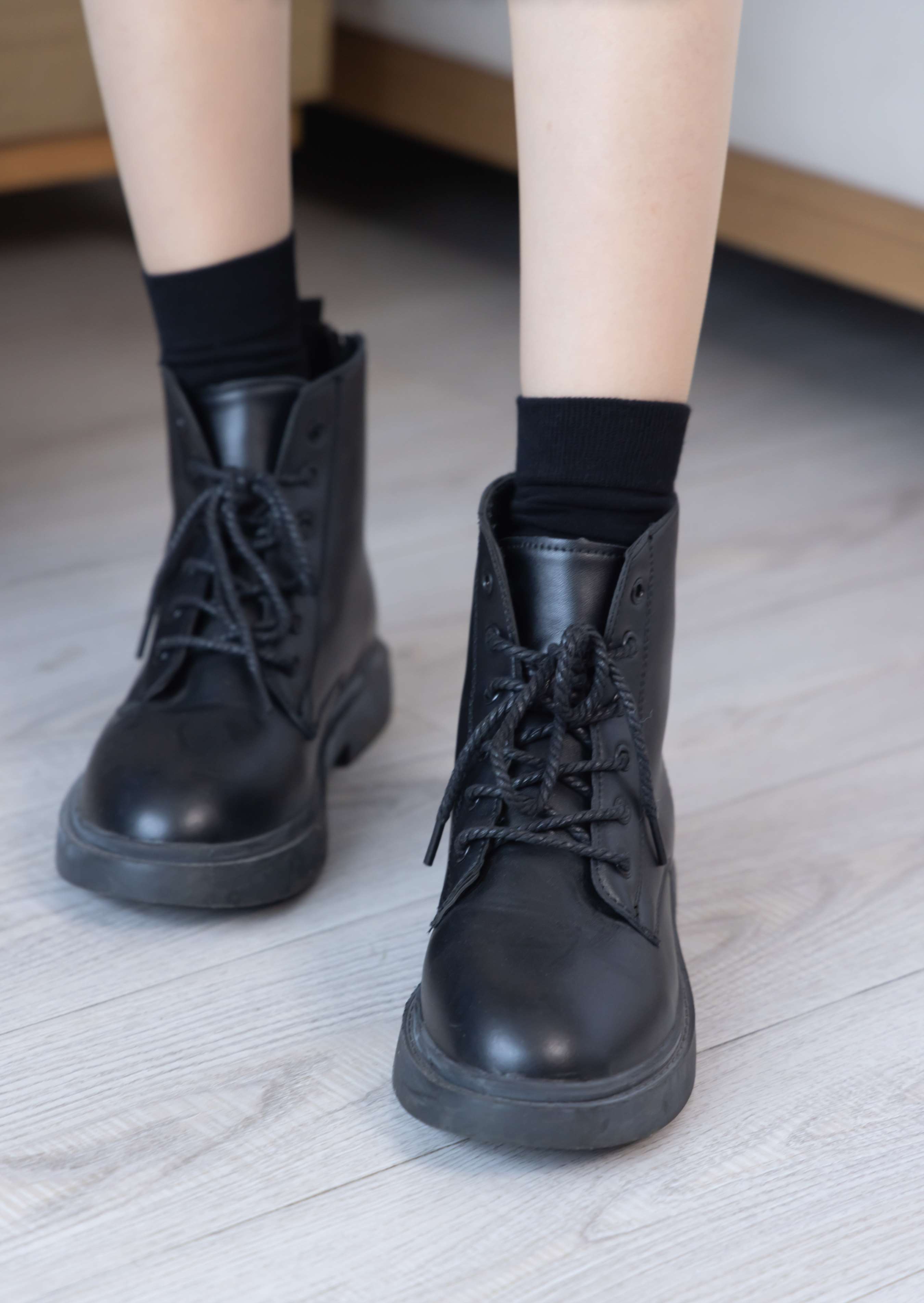 《稚予-黑棉袜套肉丝脚丫》作品图