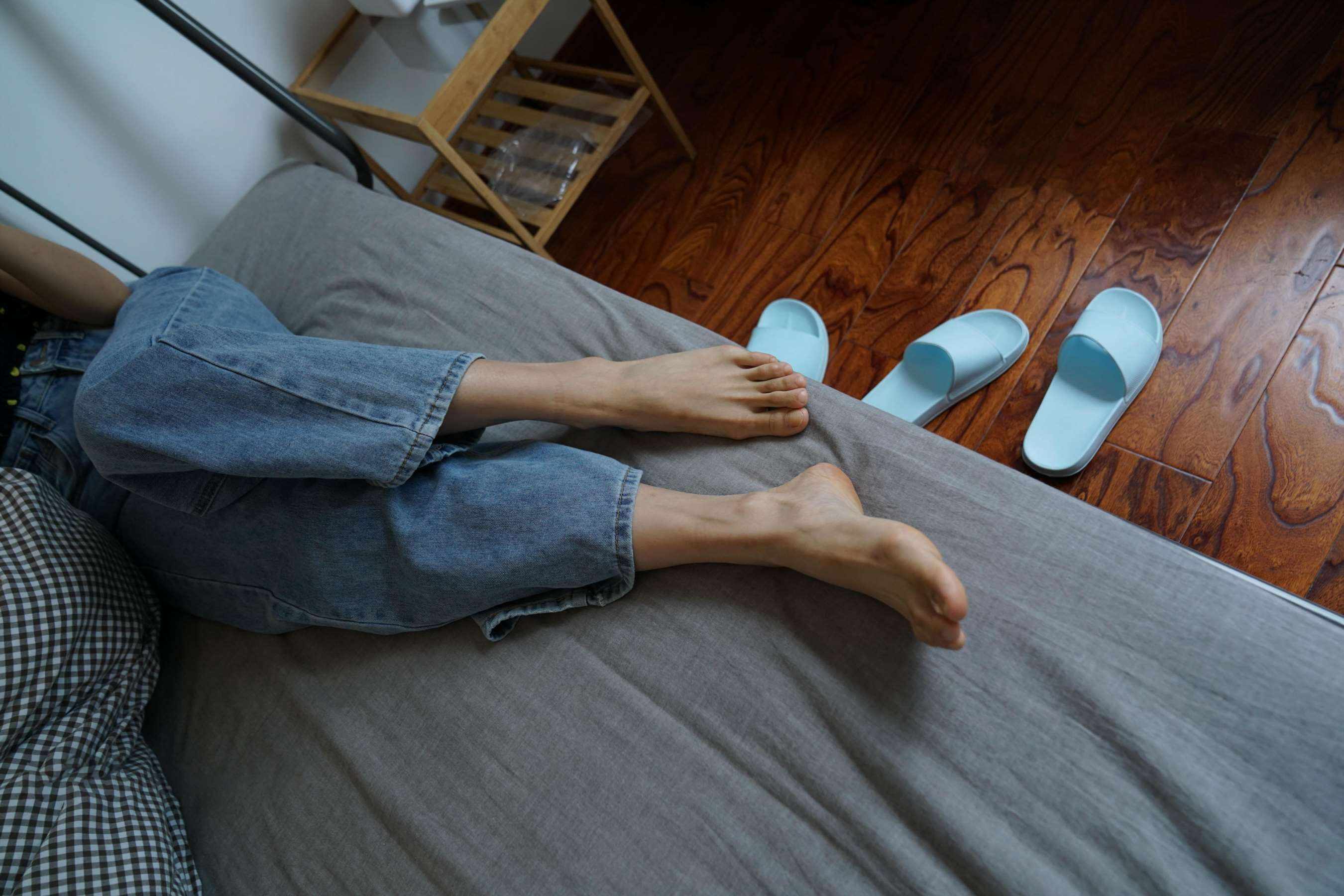 《寝室牛仔小姑娘》作品图