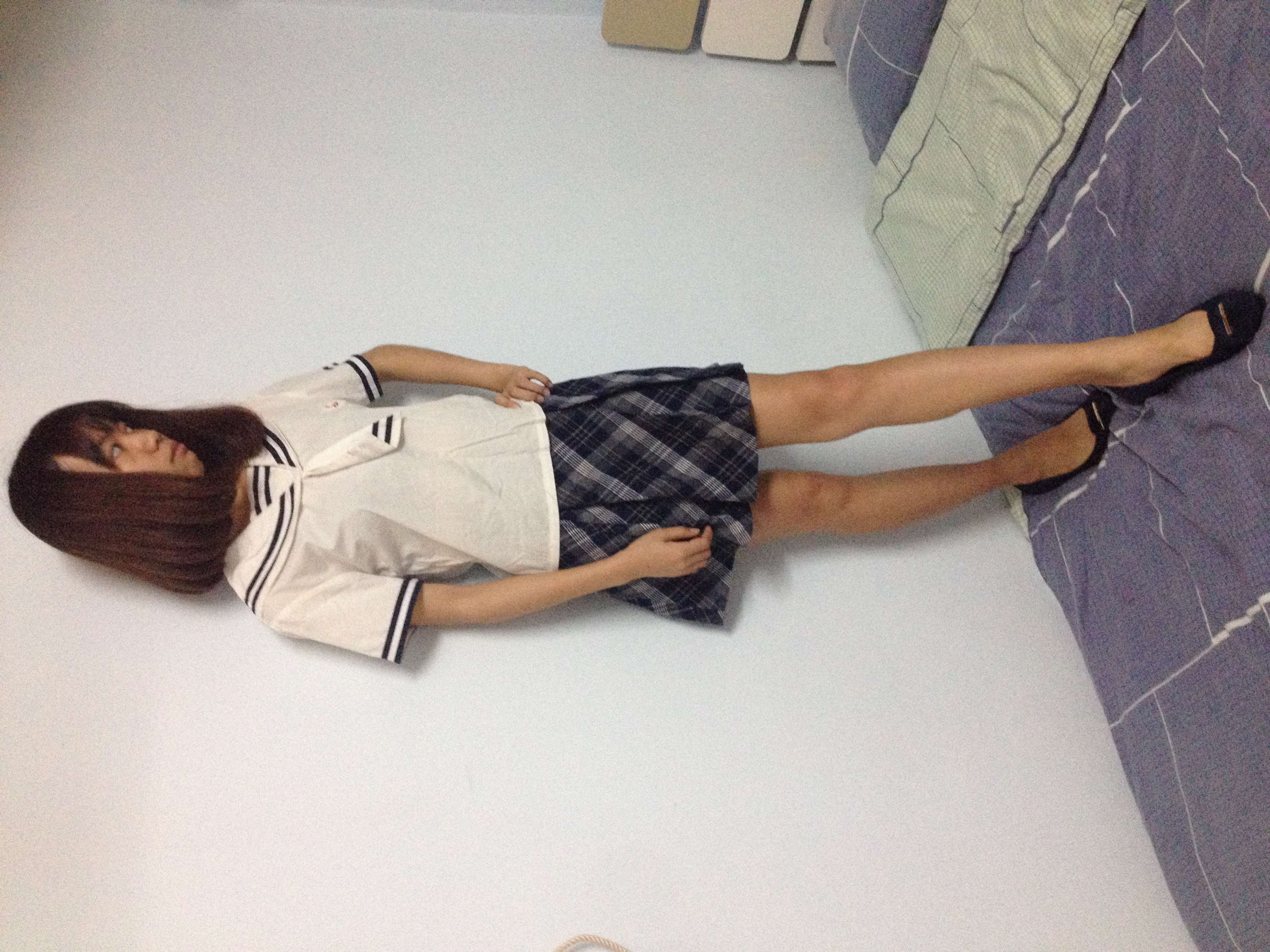 《赤足穿平跟鞋》作品图