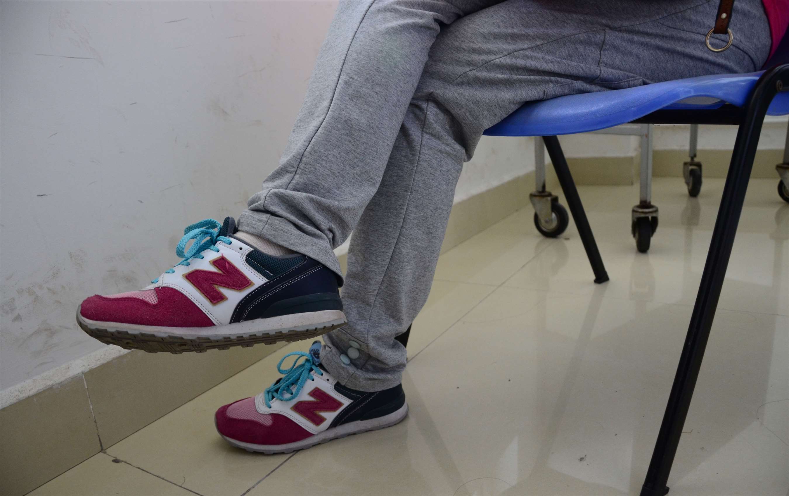 《学妹在复习被拉来拍摄》作品图