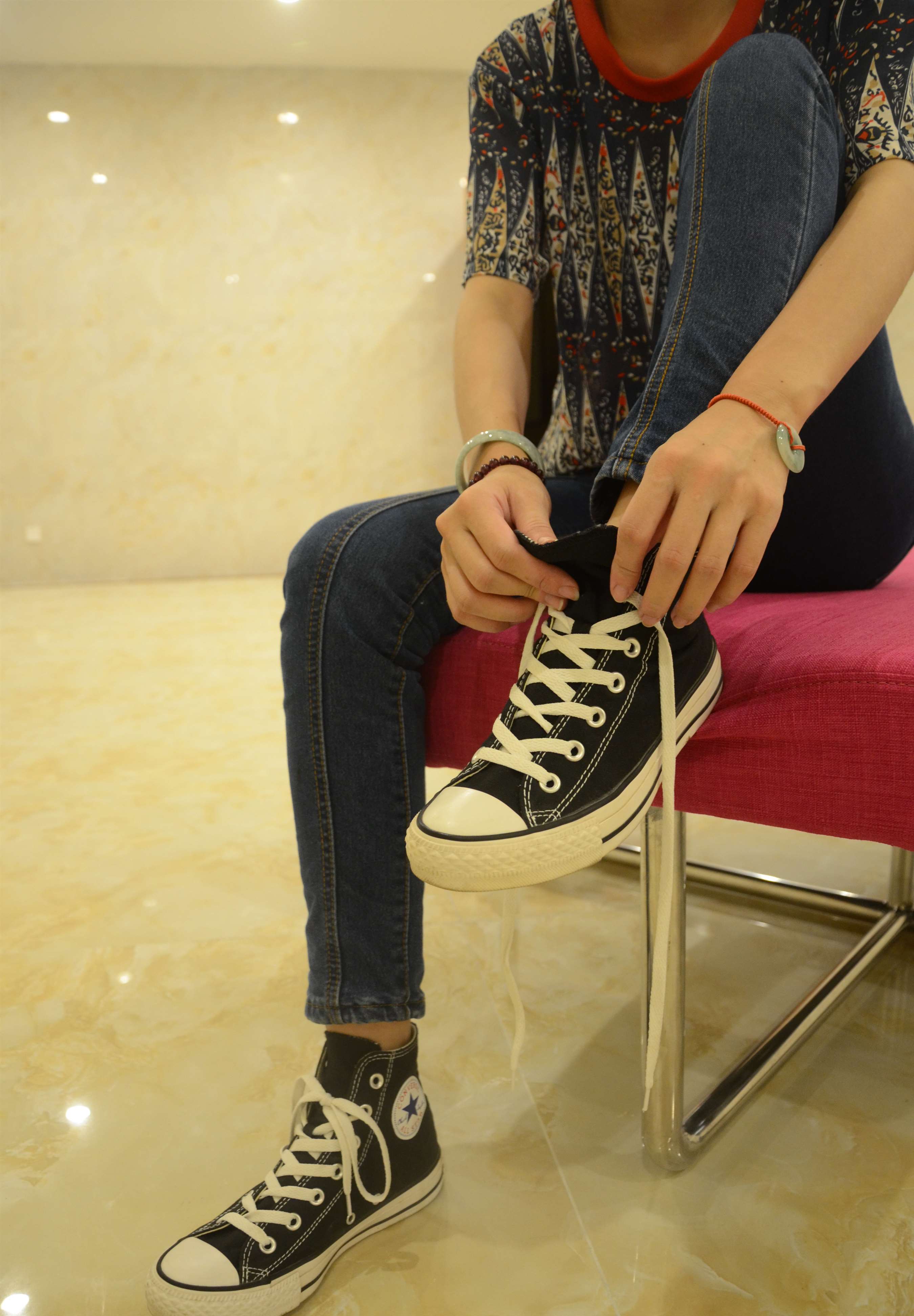 《高帮帆布鞋の白棉袜脚》作品图