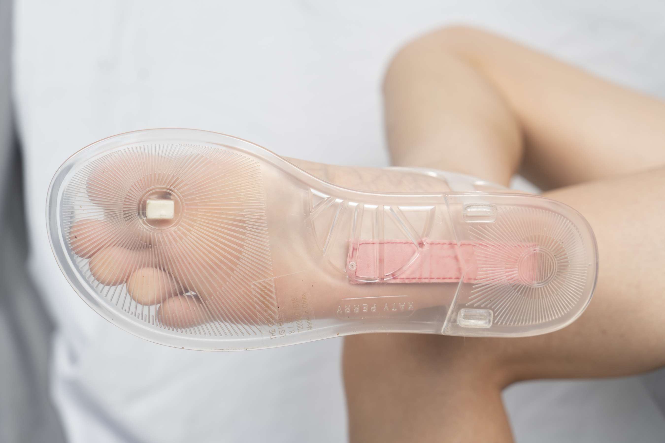 《美妮40码大脚穿上各种水晶鞋展示，非常性感！(下)》作品图