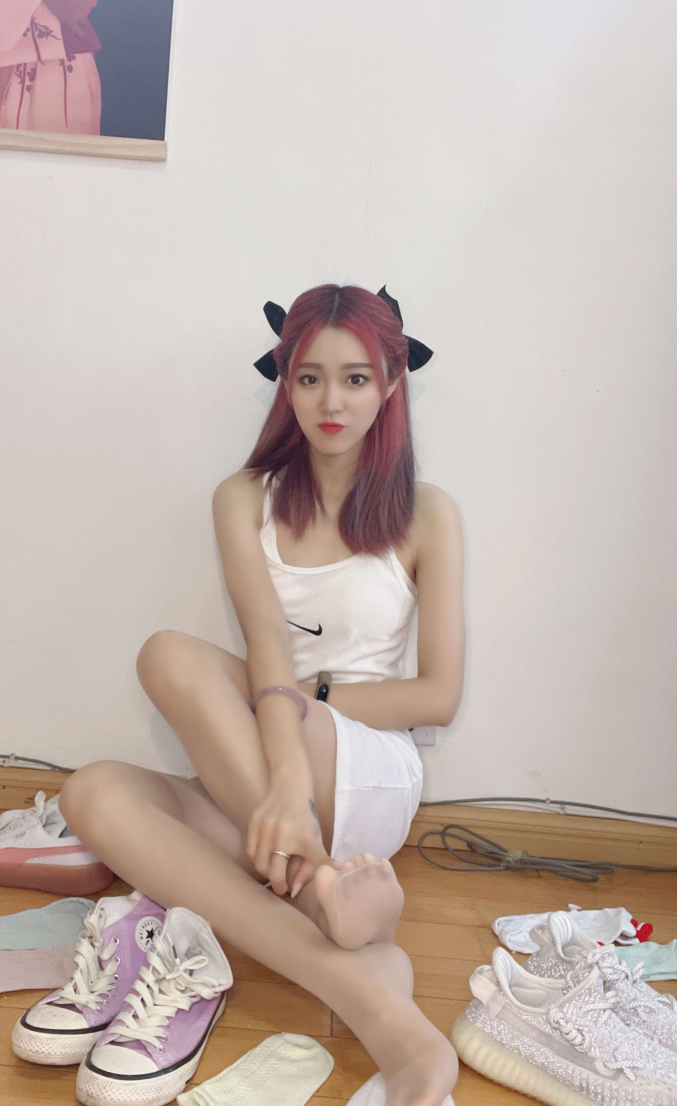 《运动丝美女》作品图