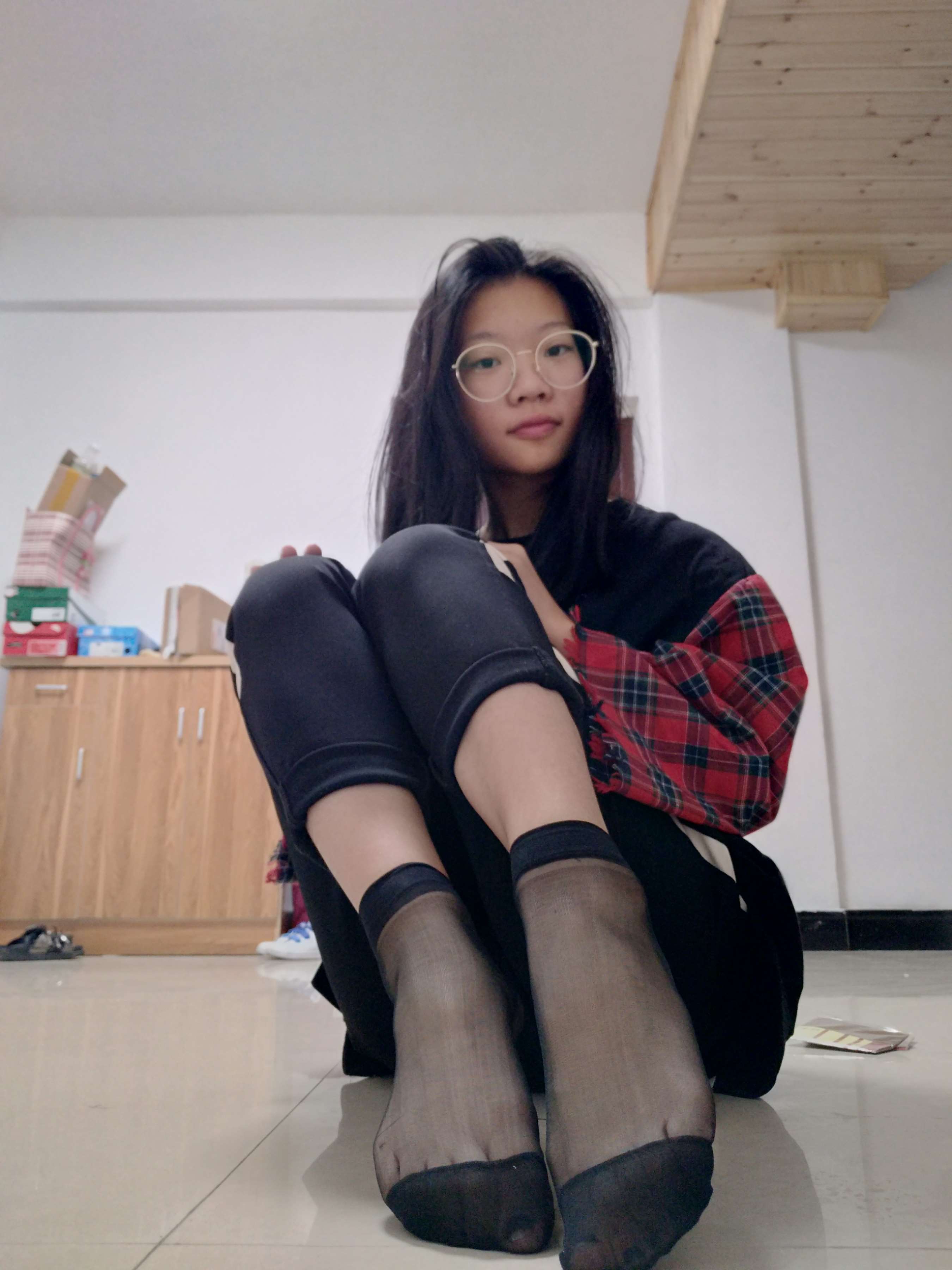 《婷婷的短丝脚丫》作品图