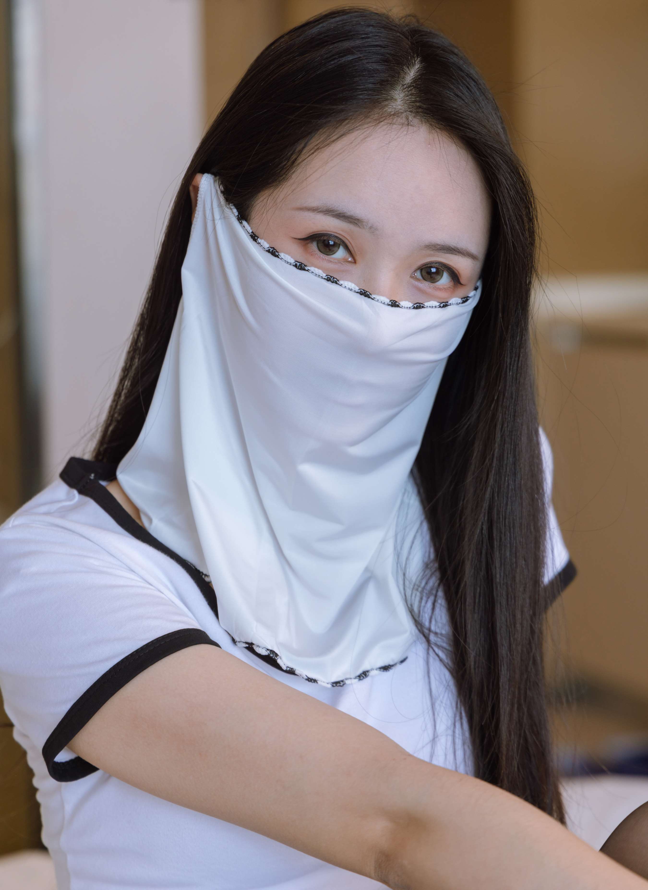 《小安-板鞋黑丝部分戴面纱》作品图