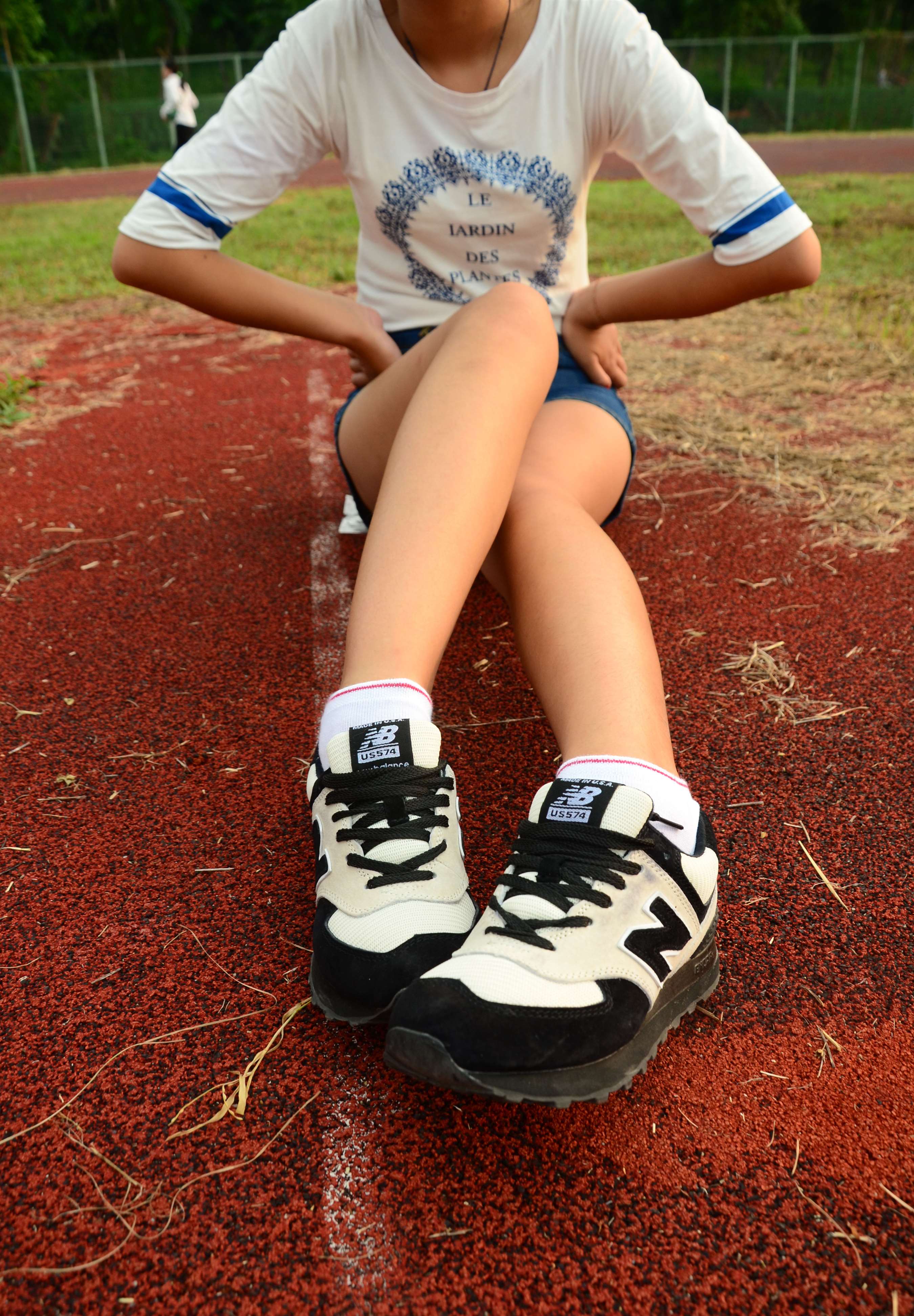 《操场上的棉袜脚》作品图