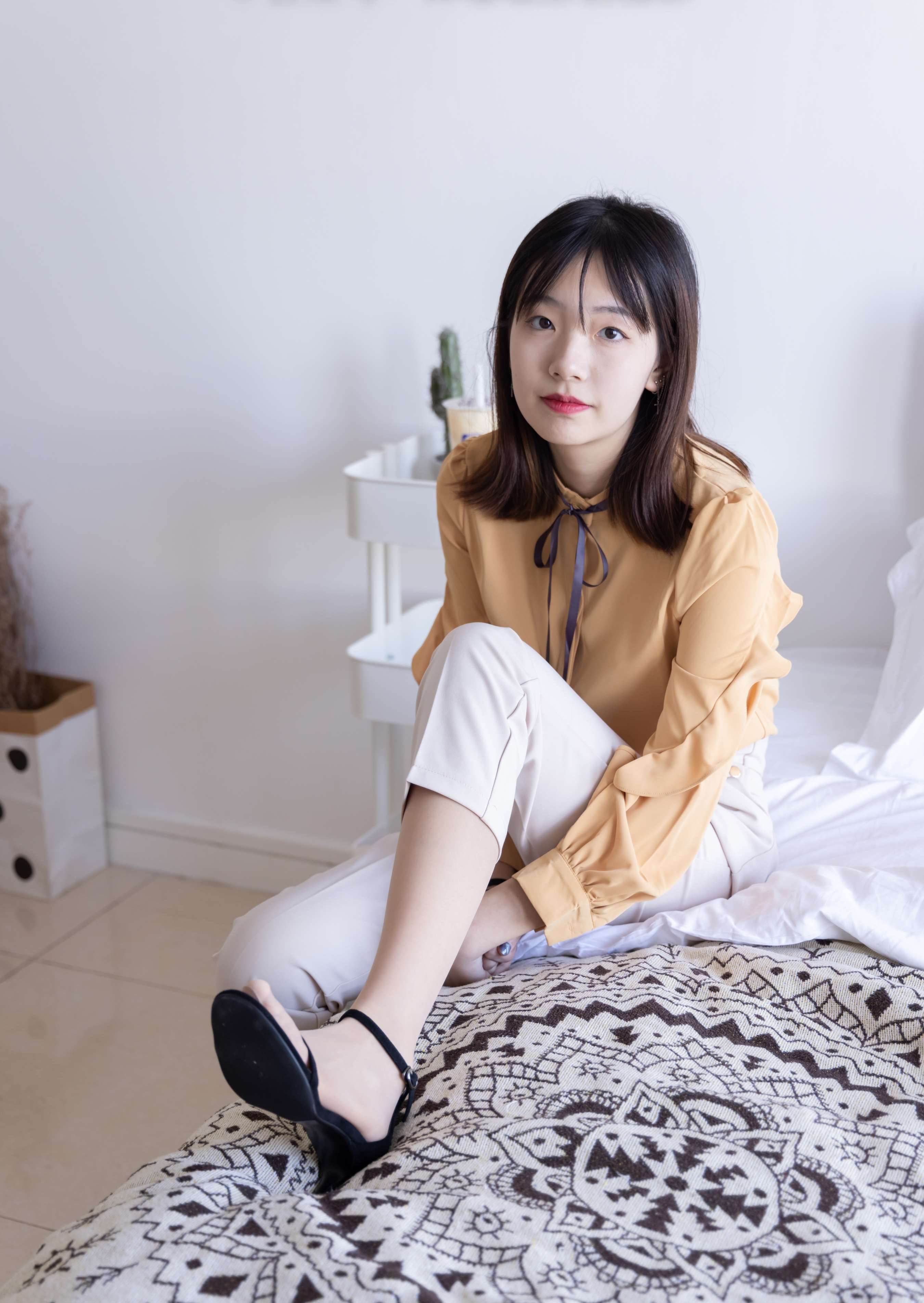 《小甜豆-三双高跟鞋、肉丝、裸足》作品图