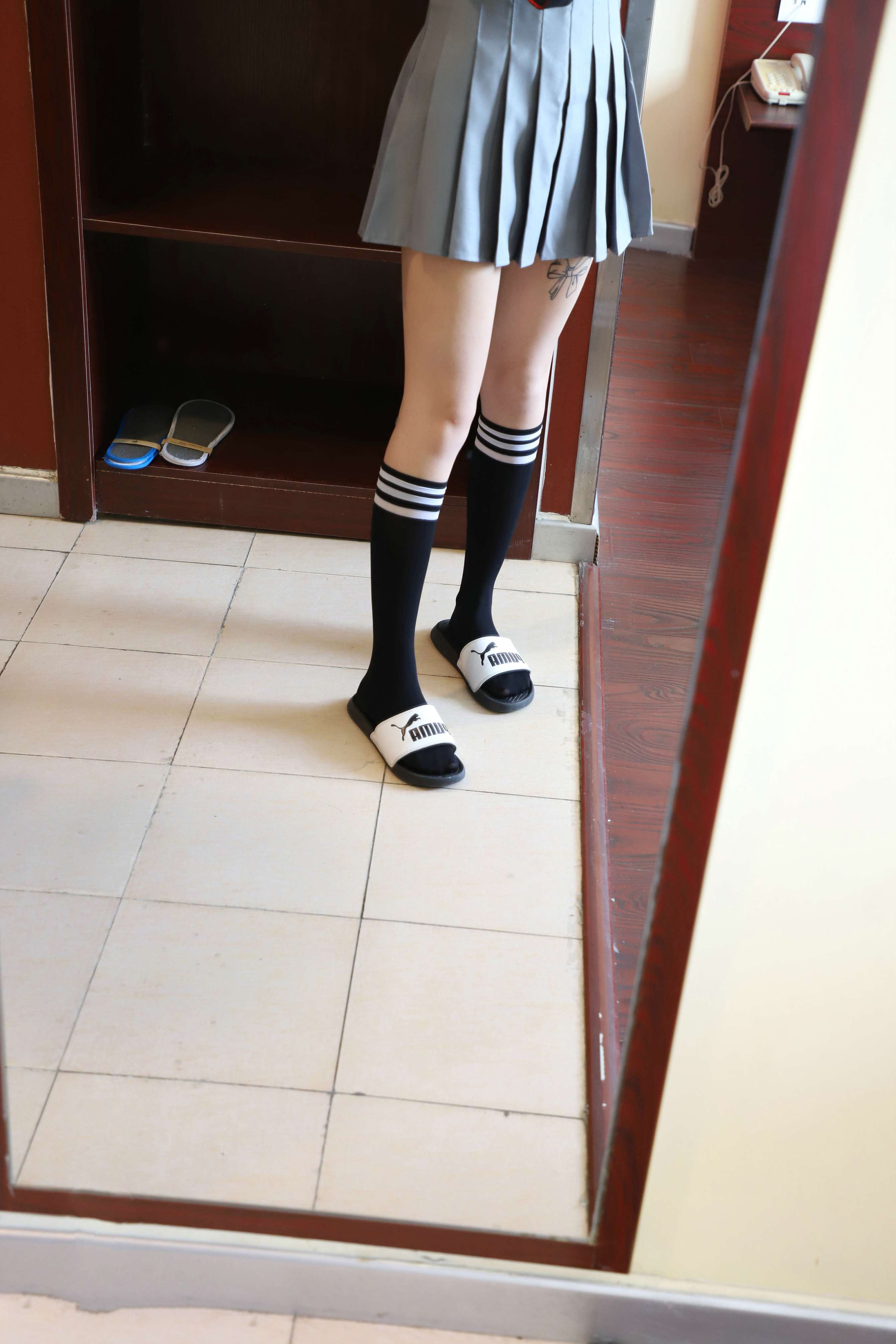 《小姐姐旅馆の棉袜》作品图