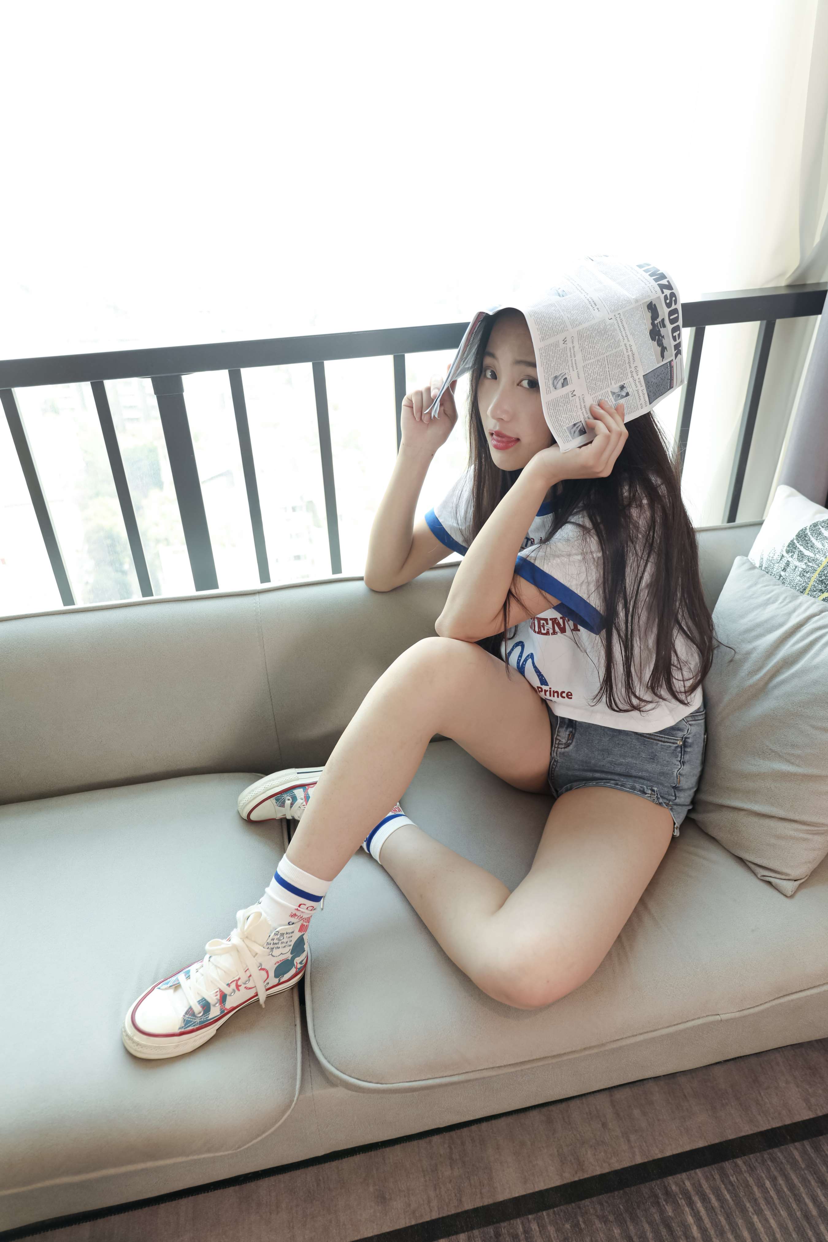 《君君师妹脏白棉袜裸足润滑油》作品图