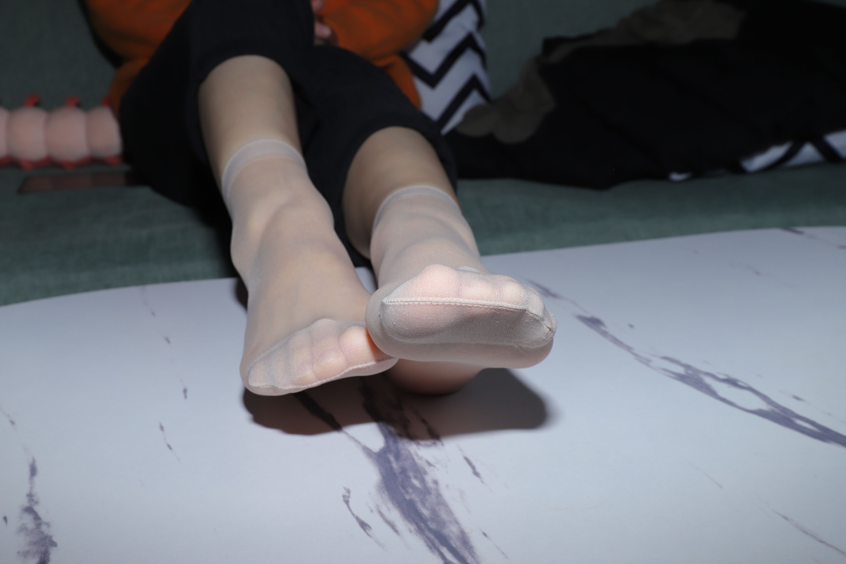 《精致少女短丝脚丫》作品图