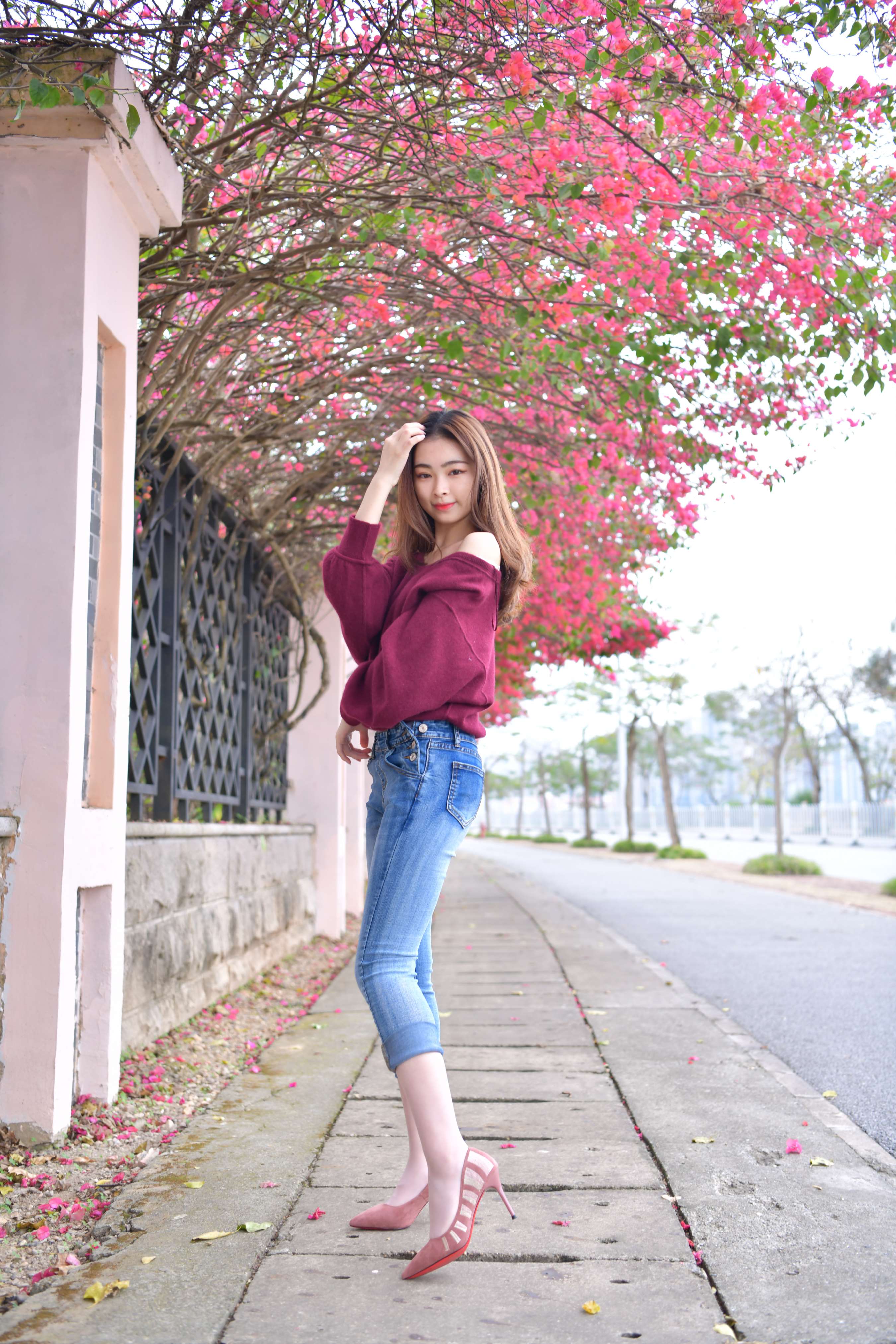 《牛仔高跟丝足》作品图