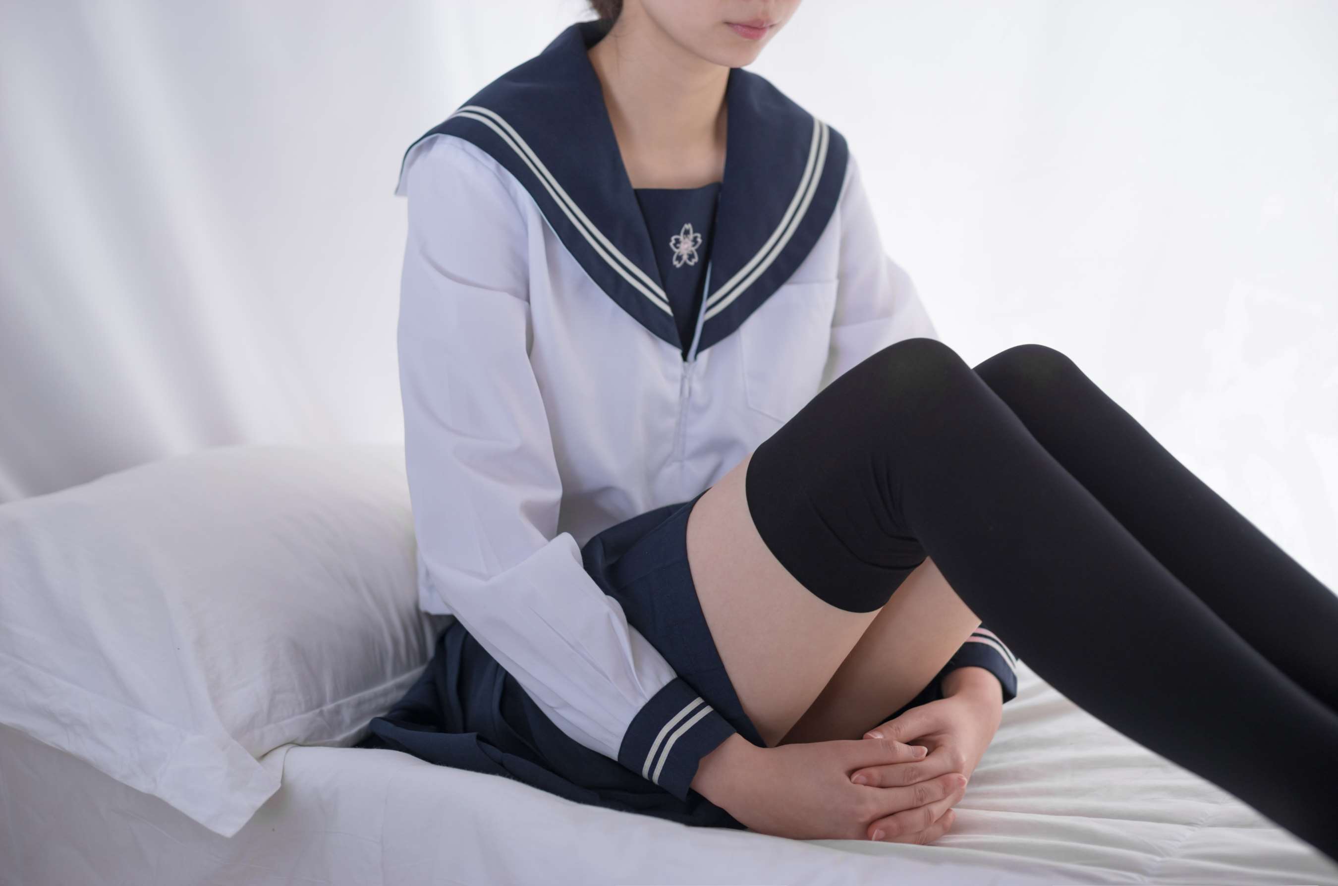 《小姐姐日系JK制服の长黑丝脚》作品图