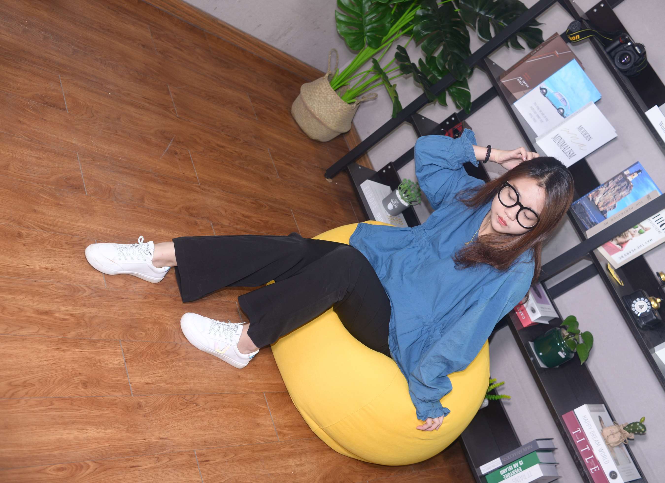 《熙雯学妹 盛夏白瓷梅子》作品图