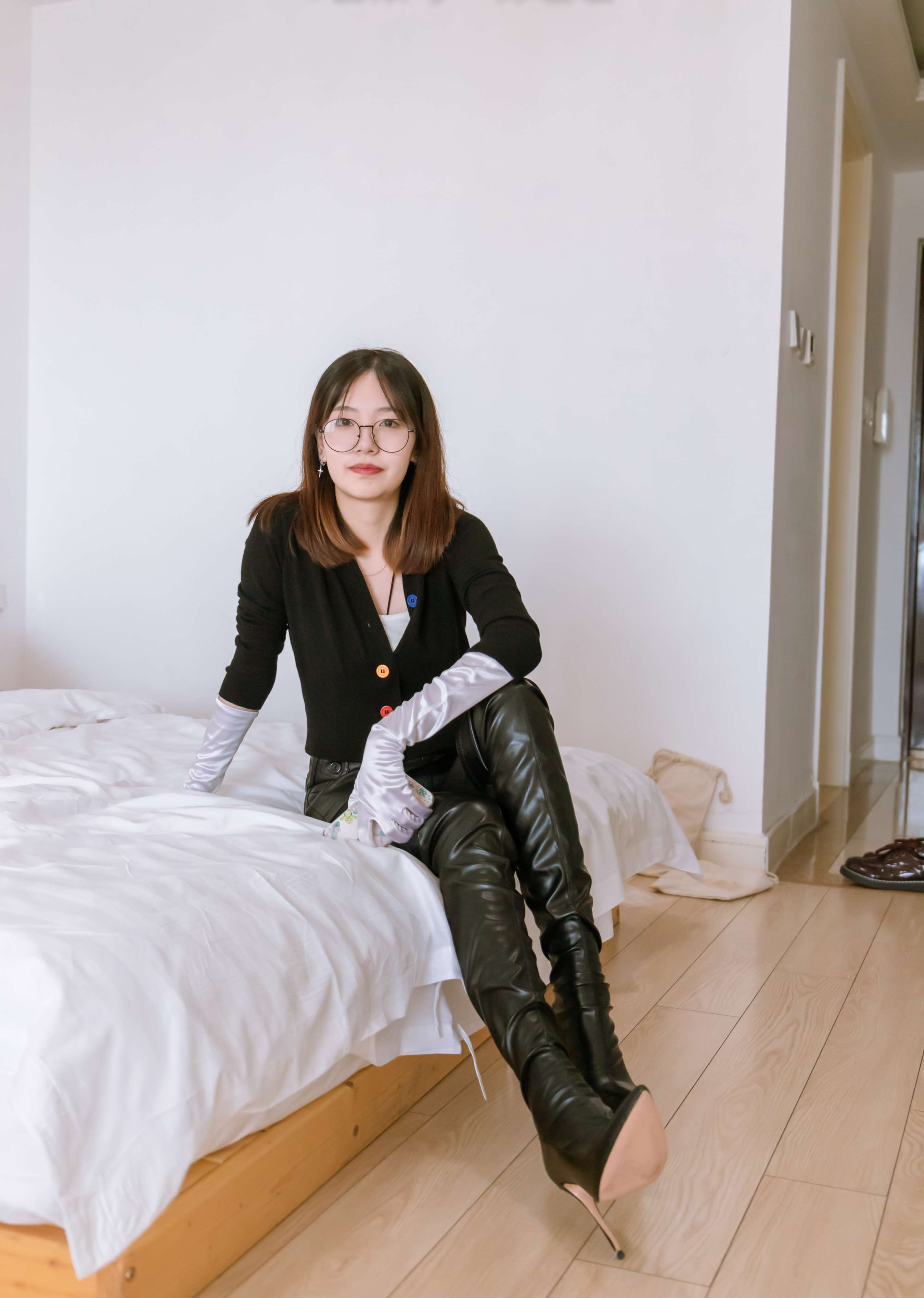 《小甜豆师姐黑色踩脚裤の肉丝脚》作品图