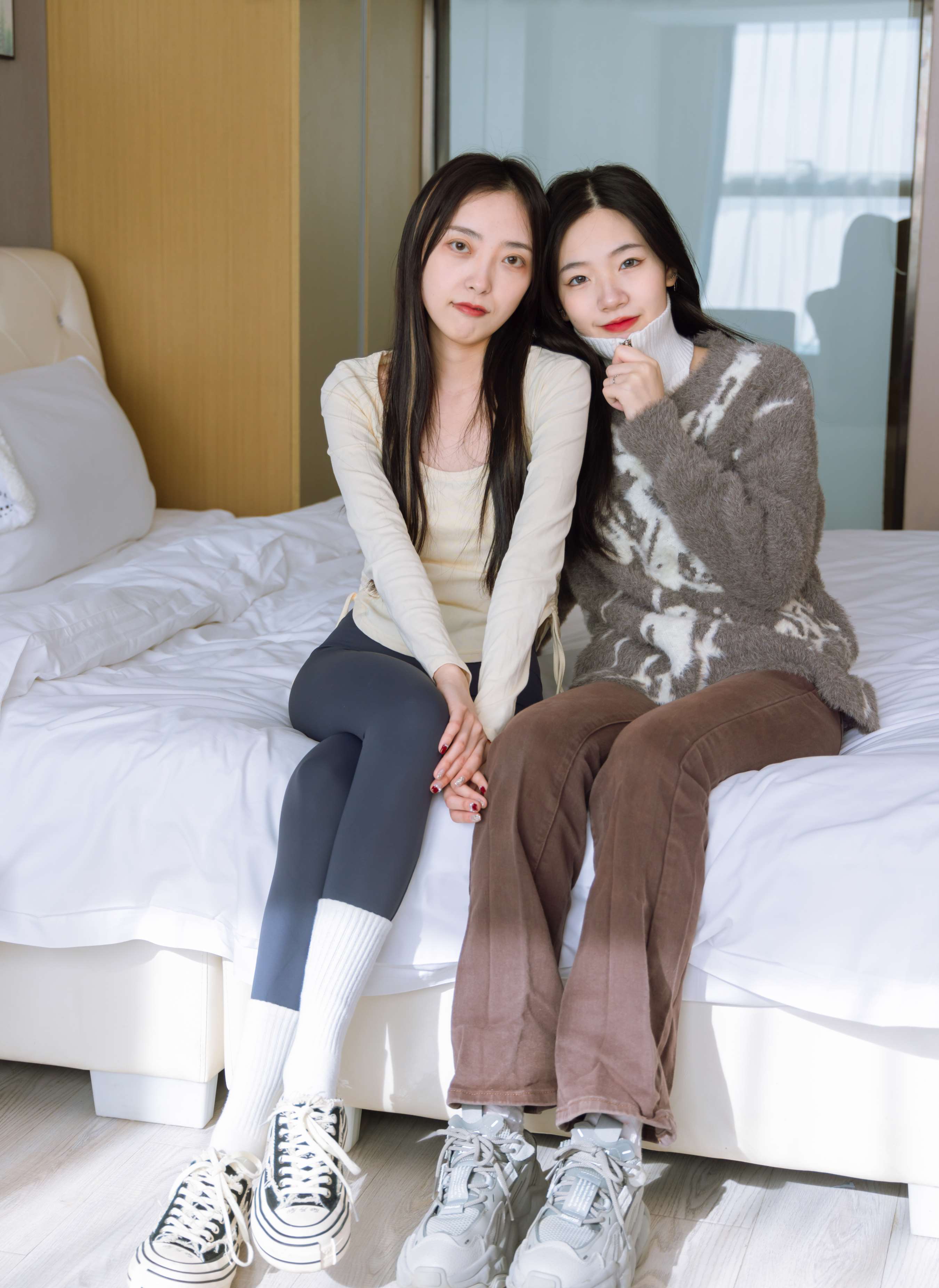 《小甜豆 稚予-板鞋、运动鞋、高跟鞋、白棉袜、蓝丝》作品图